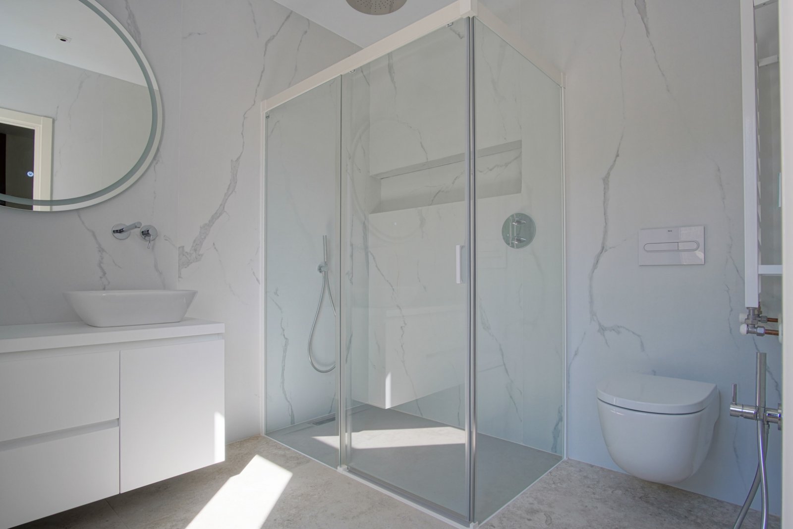 8280BEN Moderne Villa mit teilweisem Meerblick zum Verkauf in Benissa.