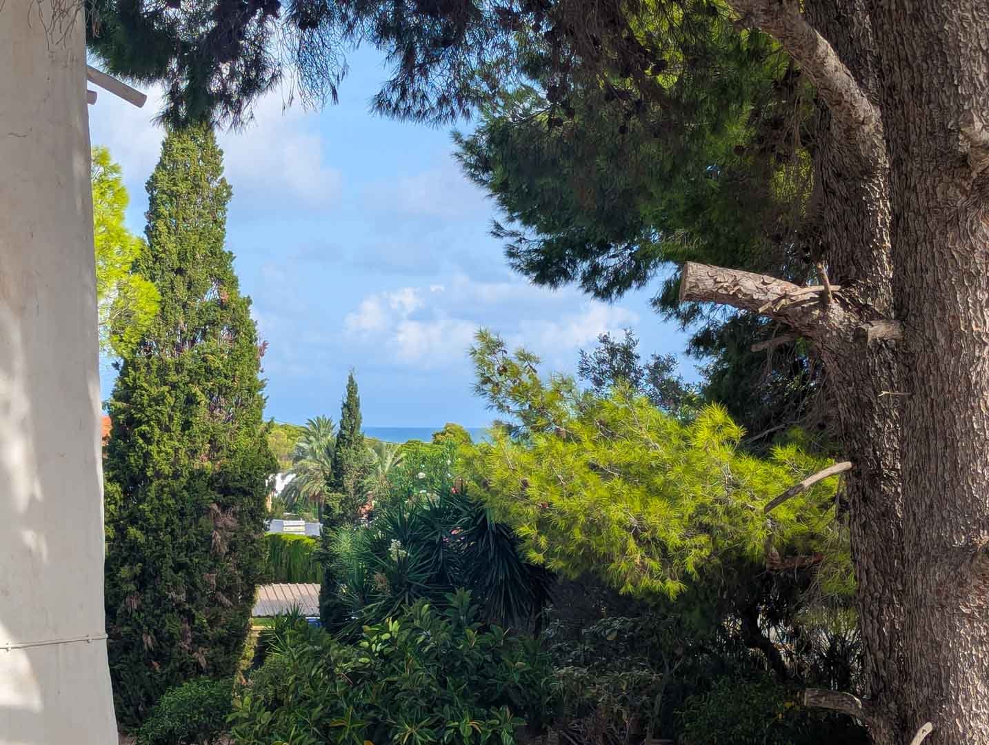 8293DEN Villa und Geschäft mit teilweisem Meerblick zu verkaufen in Las Rotas, Denia.