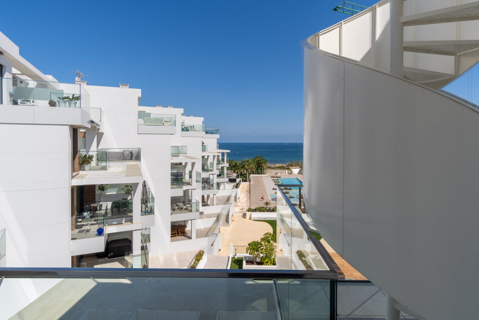 8297DEN Penthouse mit großer Terrasse, in erster Linie mit Meer- und Bergblick, zu verkaufen in Denia.