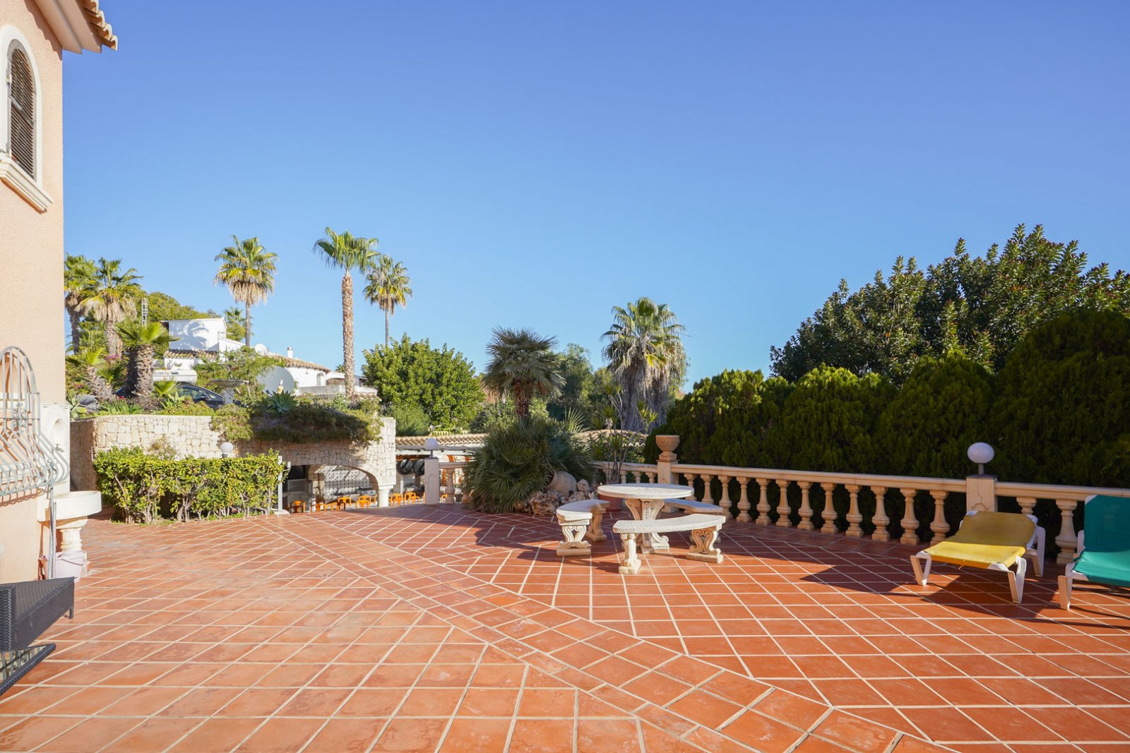 6197BEN Schöne 8 Schlafkamer Villa nur wenige Gehminuten vom Meer entfernt zum verkauf in Benissa