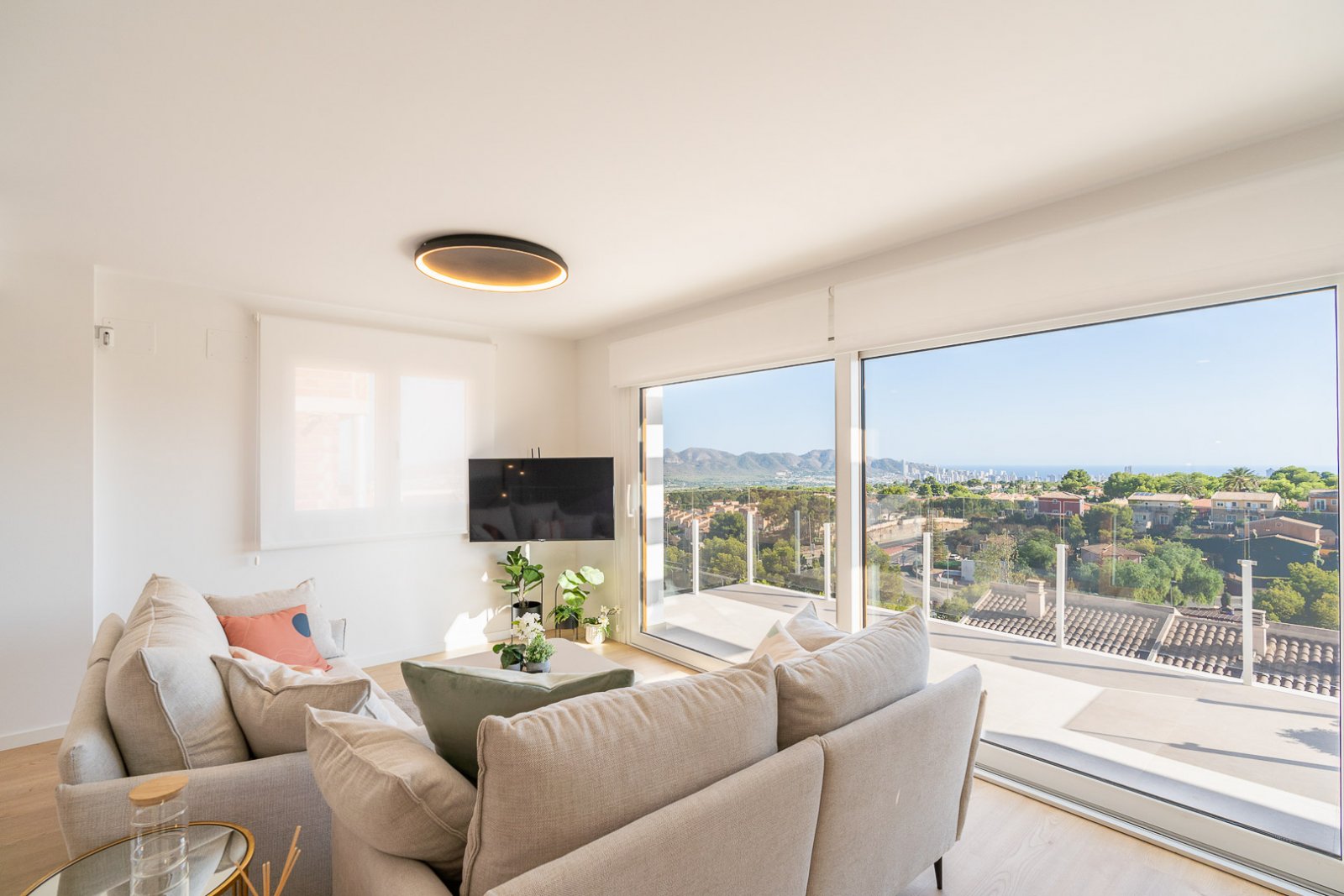 8237NUC Neubau-Doppelhaushälften mit Panoramablick auf das Meer zum Verkauf in La Nucía.