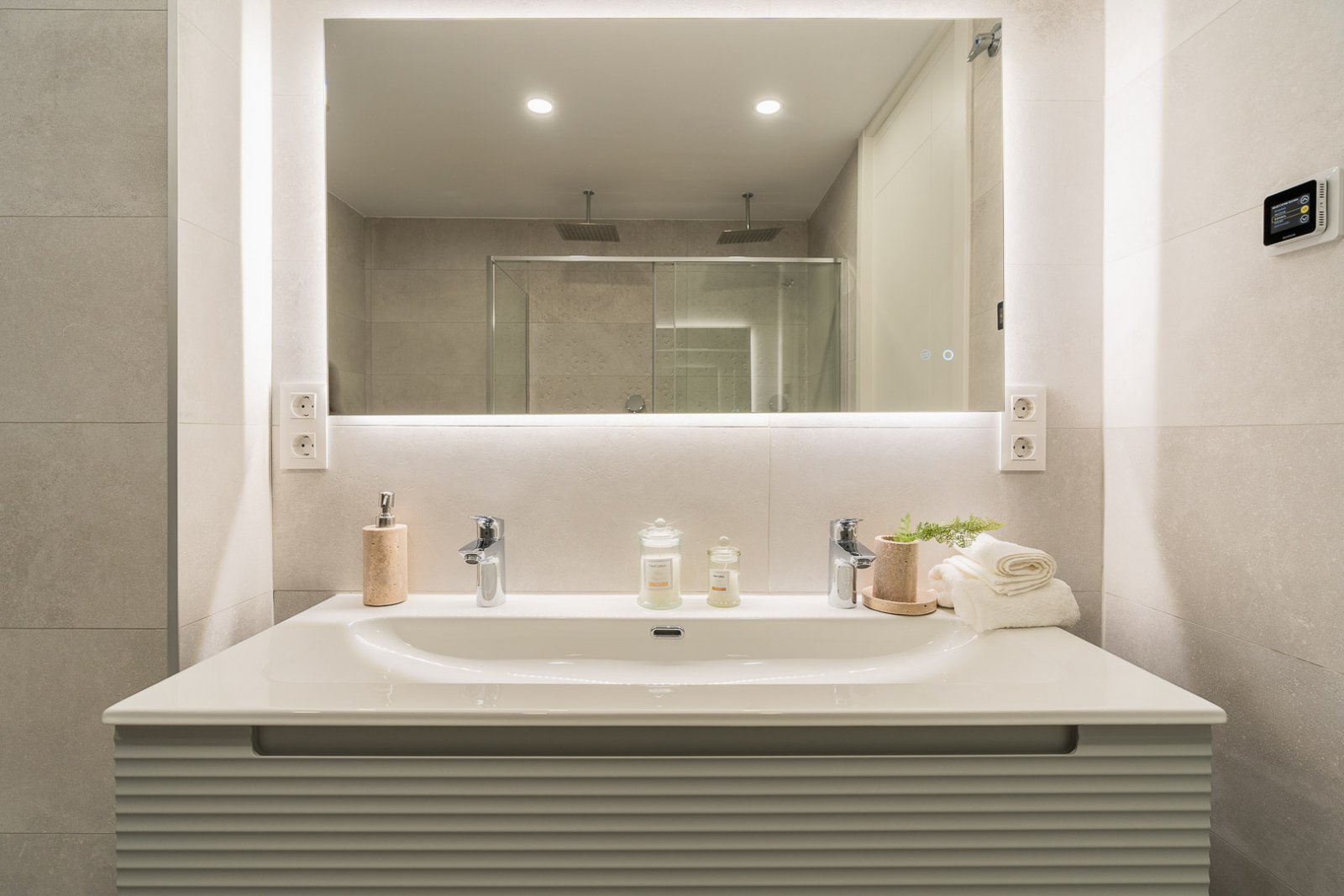 8237NUC Neubau-Doppelhaushälften mit Panoramablick auf das Meer zum Verkauf in La Nucía.