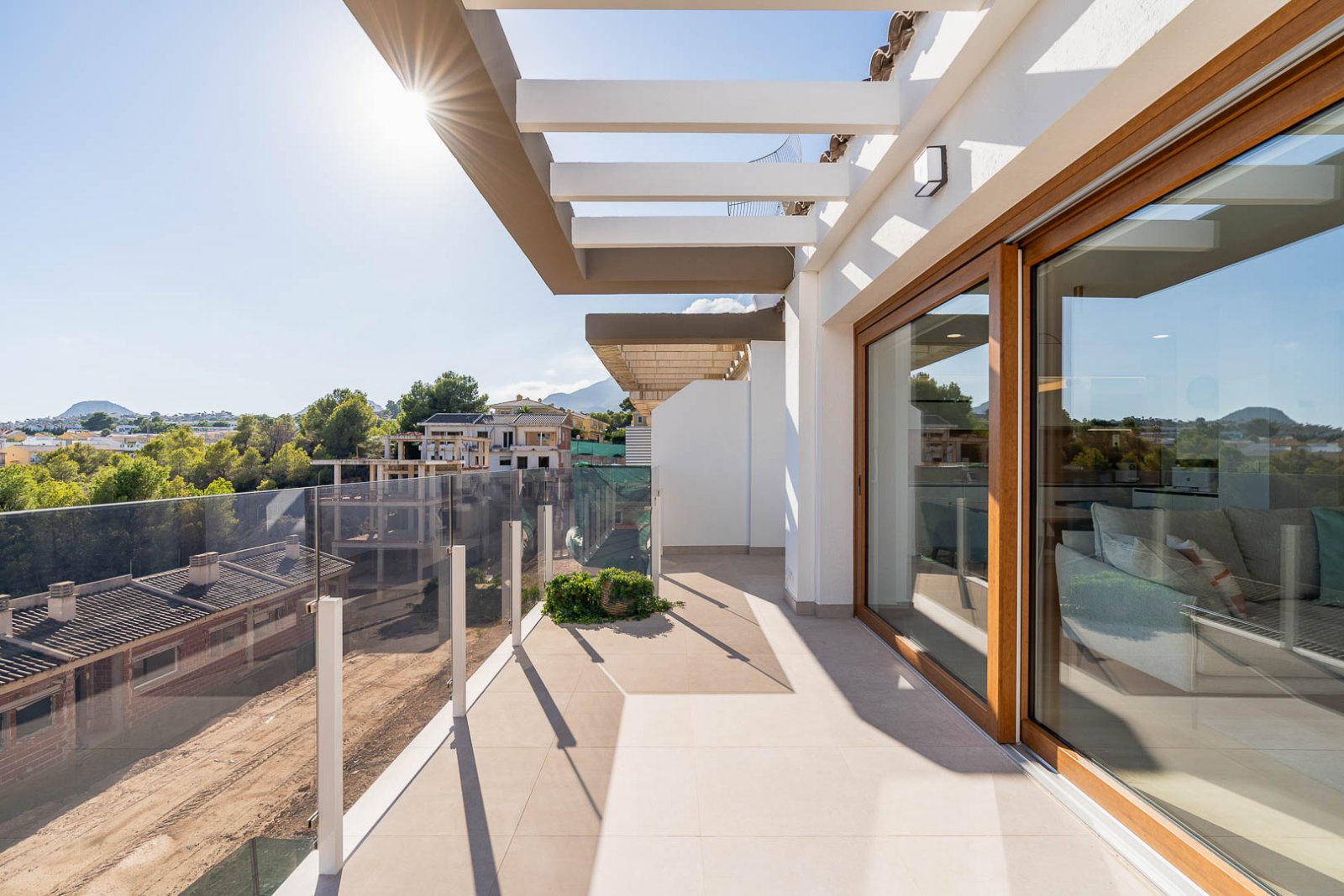 8237NUC Neubau-Doppelhaushälften mit Panoramablick auf das Meer zum Verkauf in La Nucía.