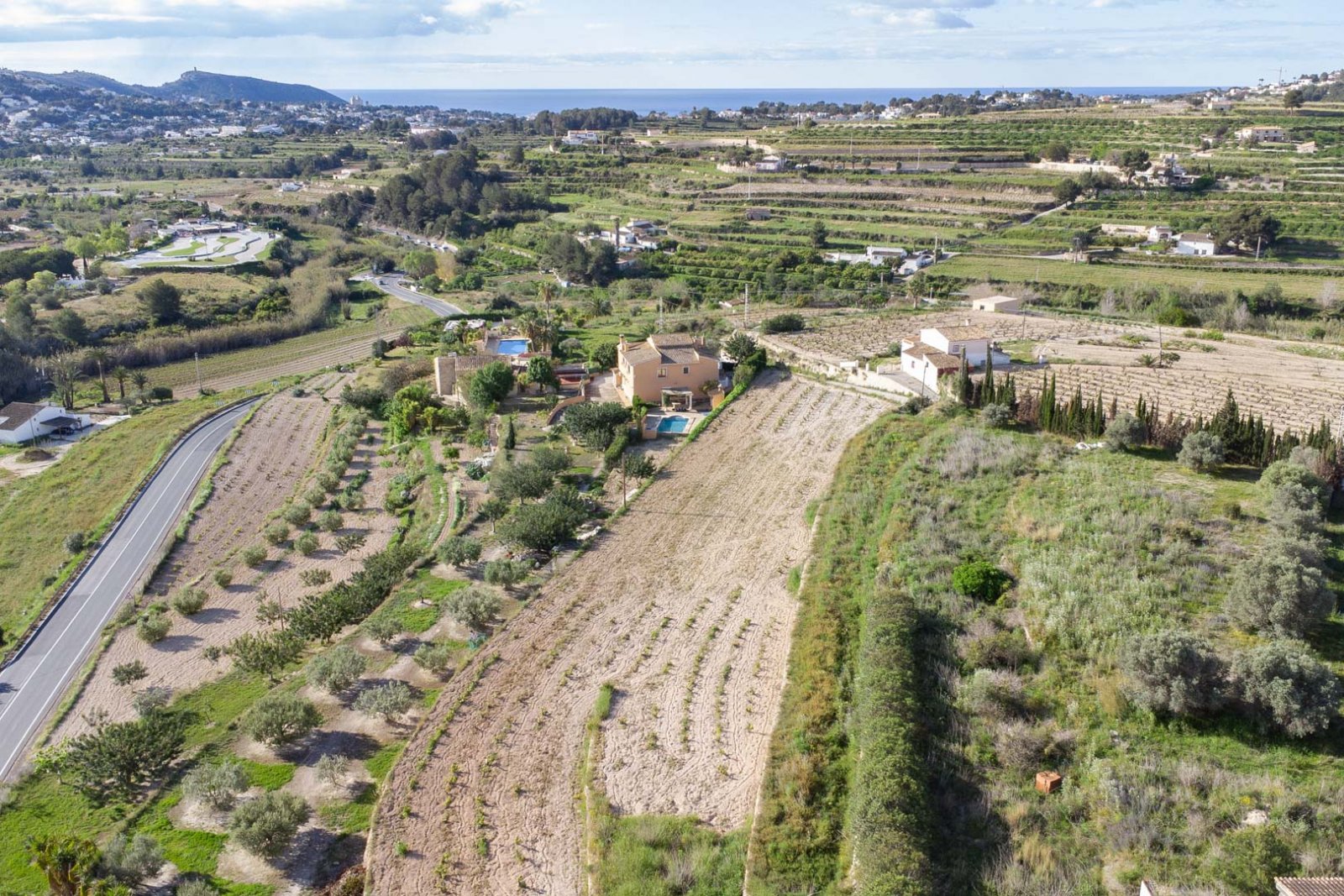 4516TEU Modernes Finca-Projekt mit beantragter Lizenz auf großem Grundstück in Teulada-Moraira