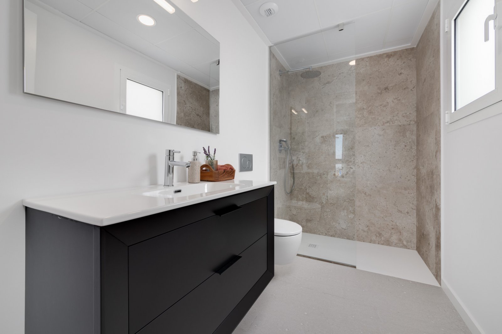 8277MUT Moderne Villa mit Meerblick zu verkaufen in der Nähe von El Campello.