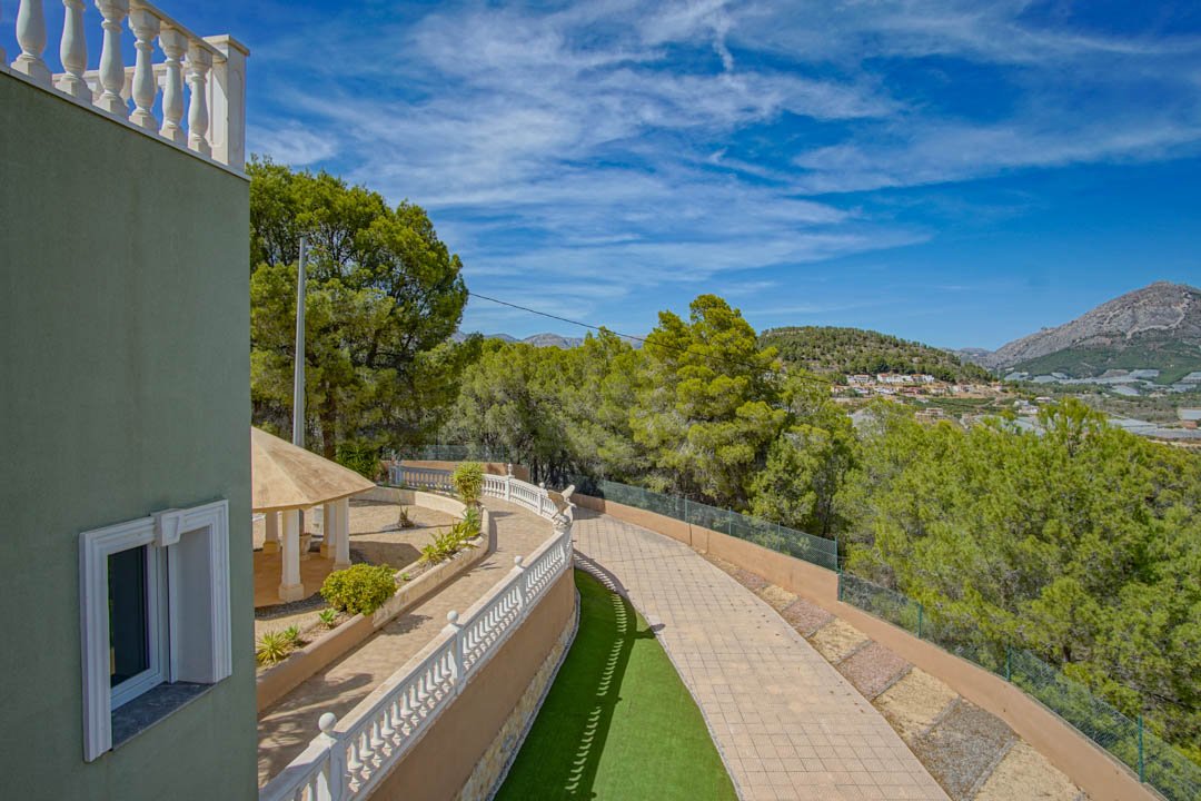 7058NUC Wunderschönes, großes, renoviertes mediterranes Landhaus in La Nucia zu verkaufen