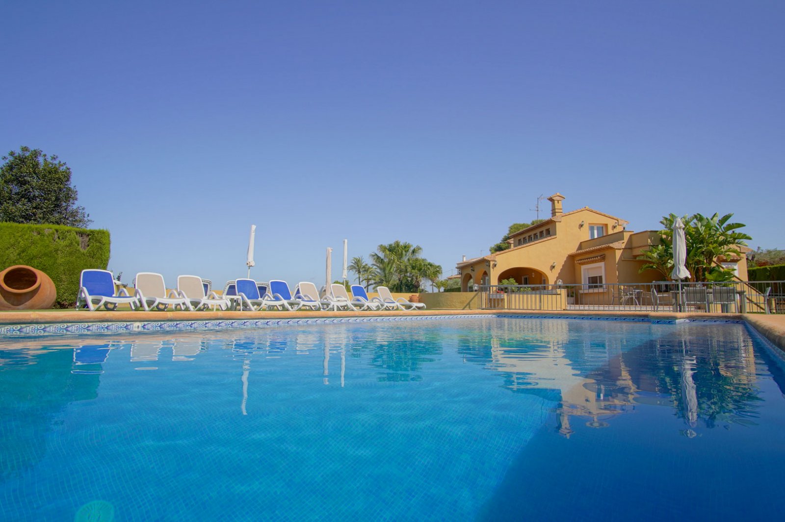 C3XY4422BEN Sehr große Villa mit 3 Gästehäusern auf 11.000 m2 zum Verkauf in Benissa