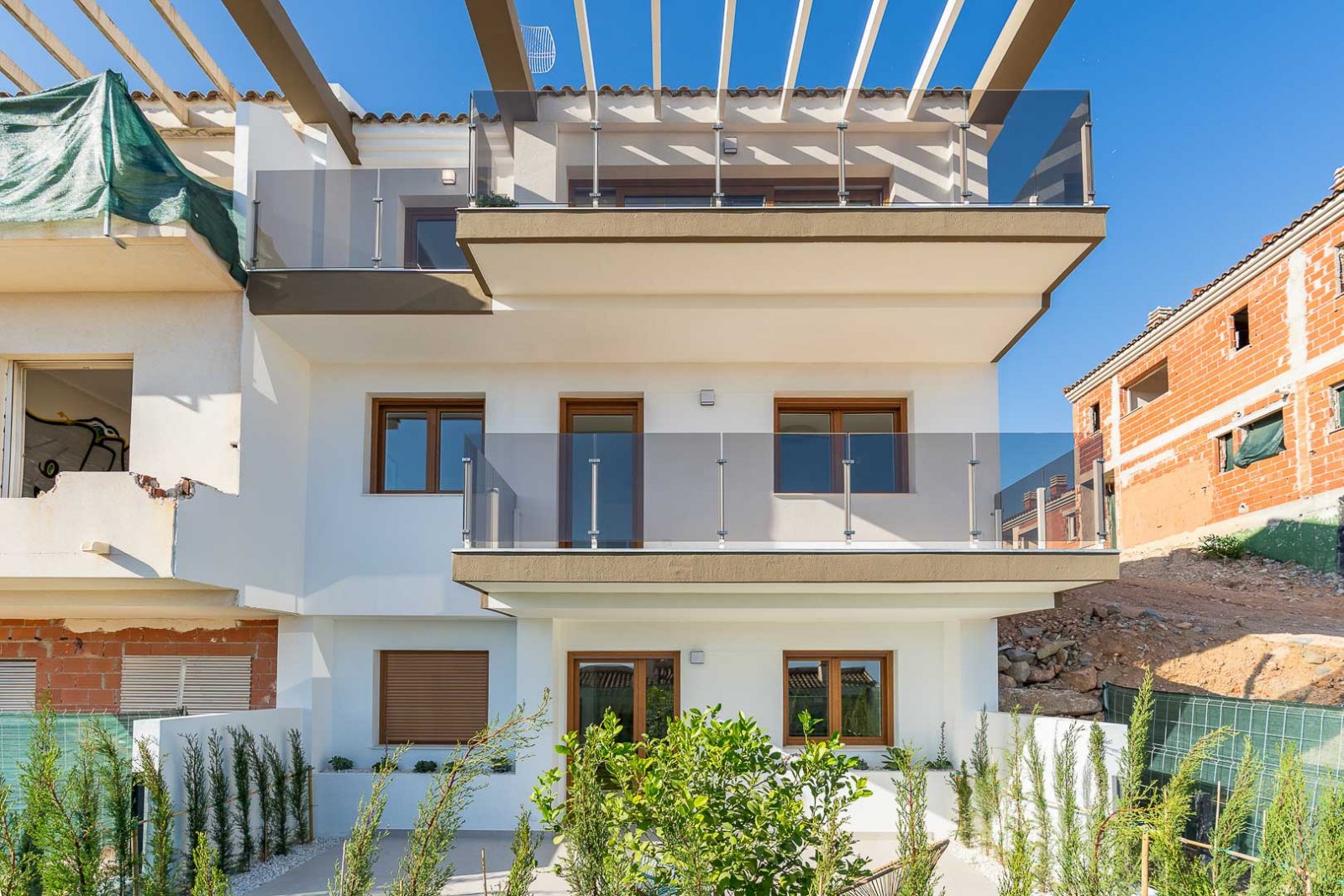 8237NUC Neubau-Doppelhaushälften mit Panoramablick auf das Meer zum Verkauf in La Nucía.