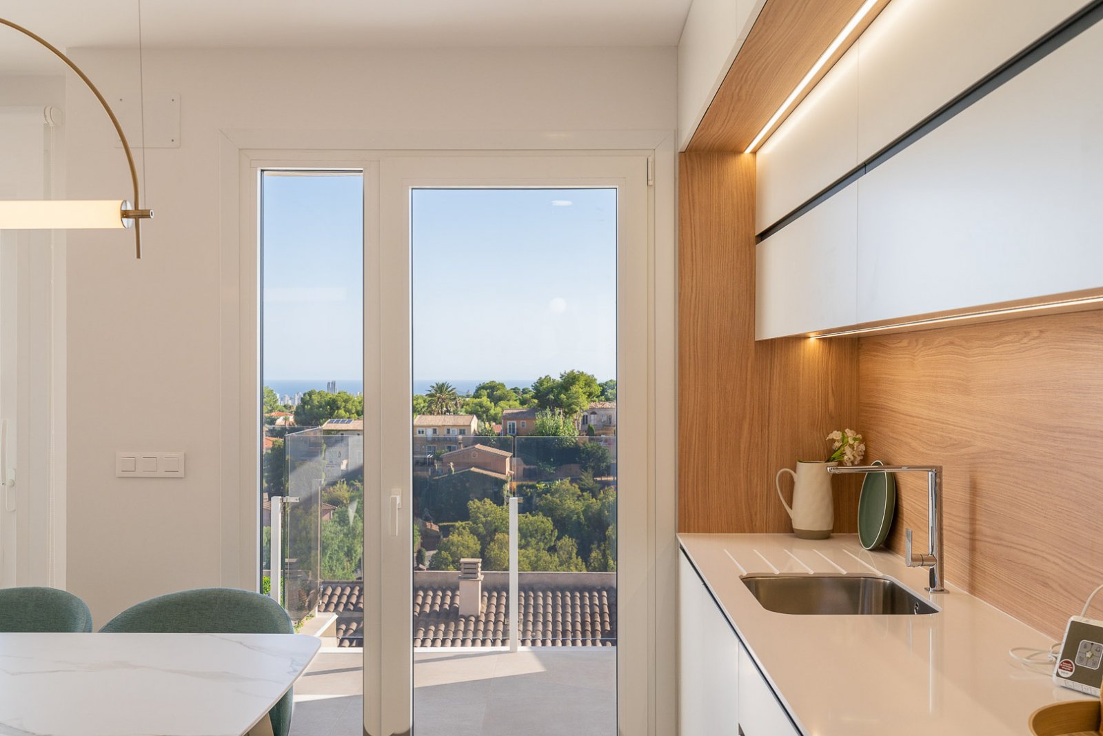 8237NUC Neubau-Doppelhaushälften mit Panoramablick auf das Meer zum Verkauf in La Nucía.