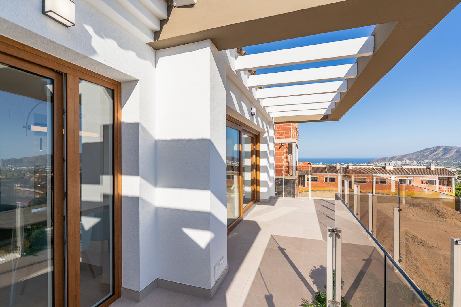 8237NUC Neubau-Doppelhaushälften mit Panoramablick auf das Meer zum Verkauf in La Nucía.