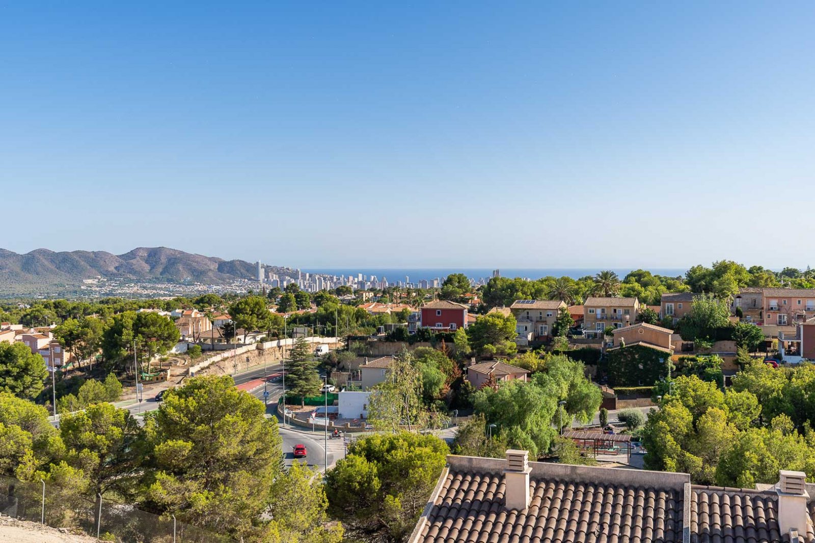 8237NUC Neubau-Doppelhaushälften mit Panoramablick auf das Meer zum Verkauf in La Nucía.