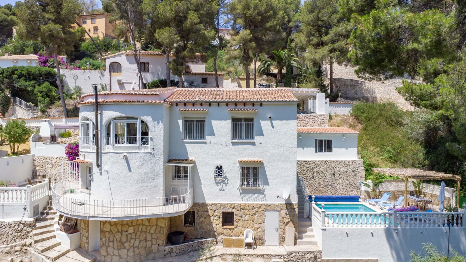 Benissa: C4XY4540BEN Renovierte Villa mit geräumigem Gästehaus zum Verkauf in Benissa 