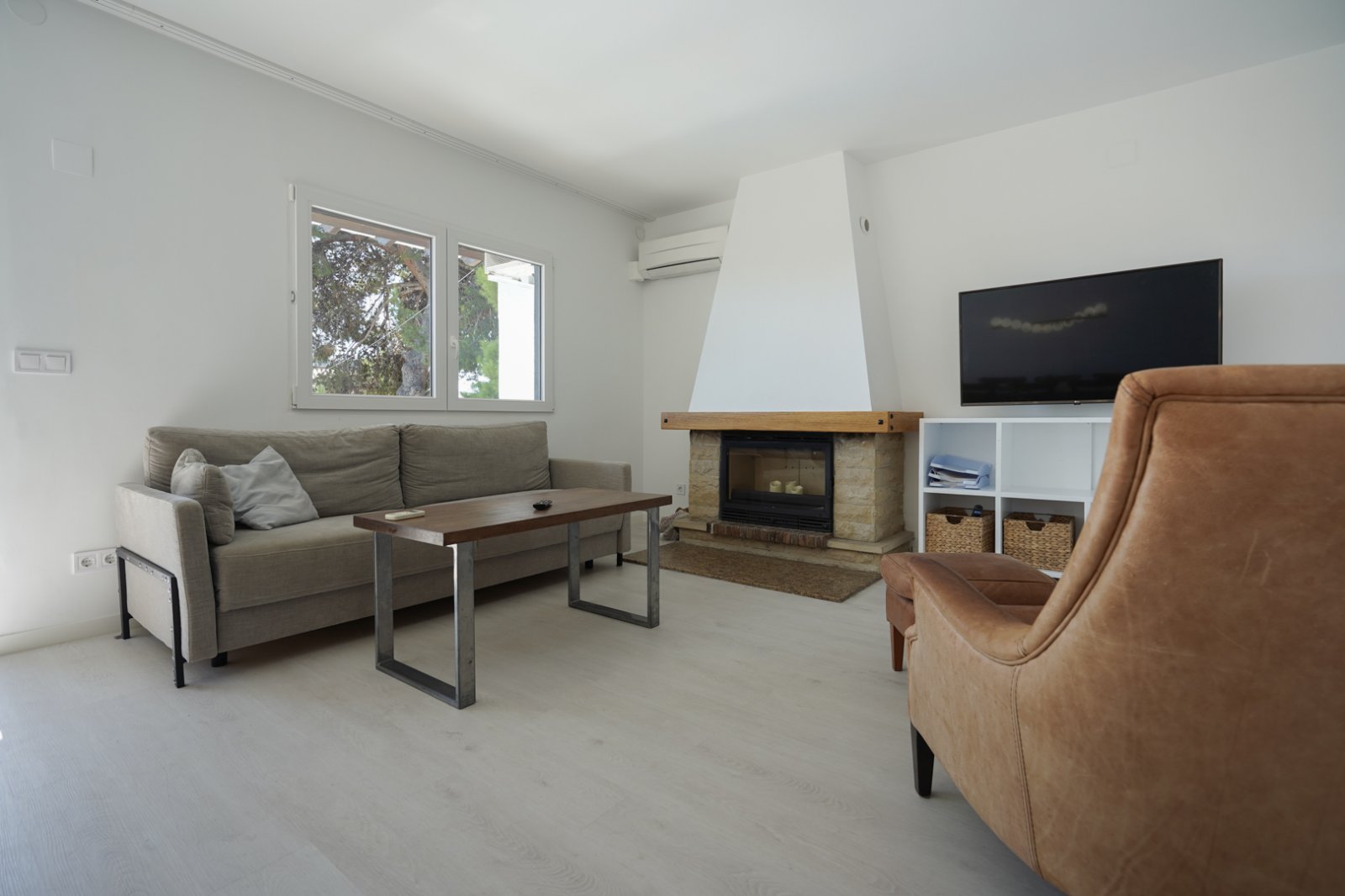 C3XY4574CAL Renovierte Villa mit 5 Schlafzimmern zu verkaufen, 500 m vom Strand und Zentrum von Calpe entfernt