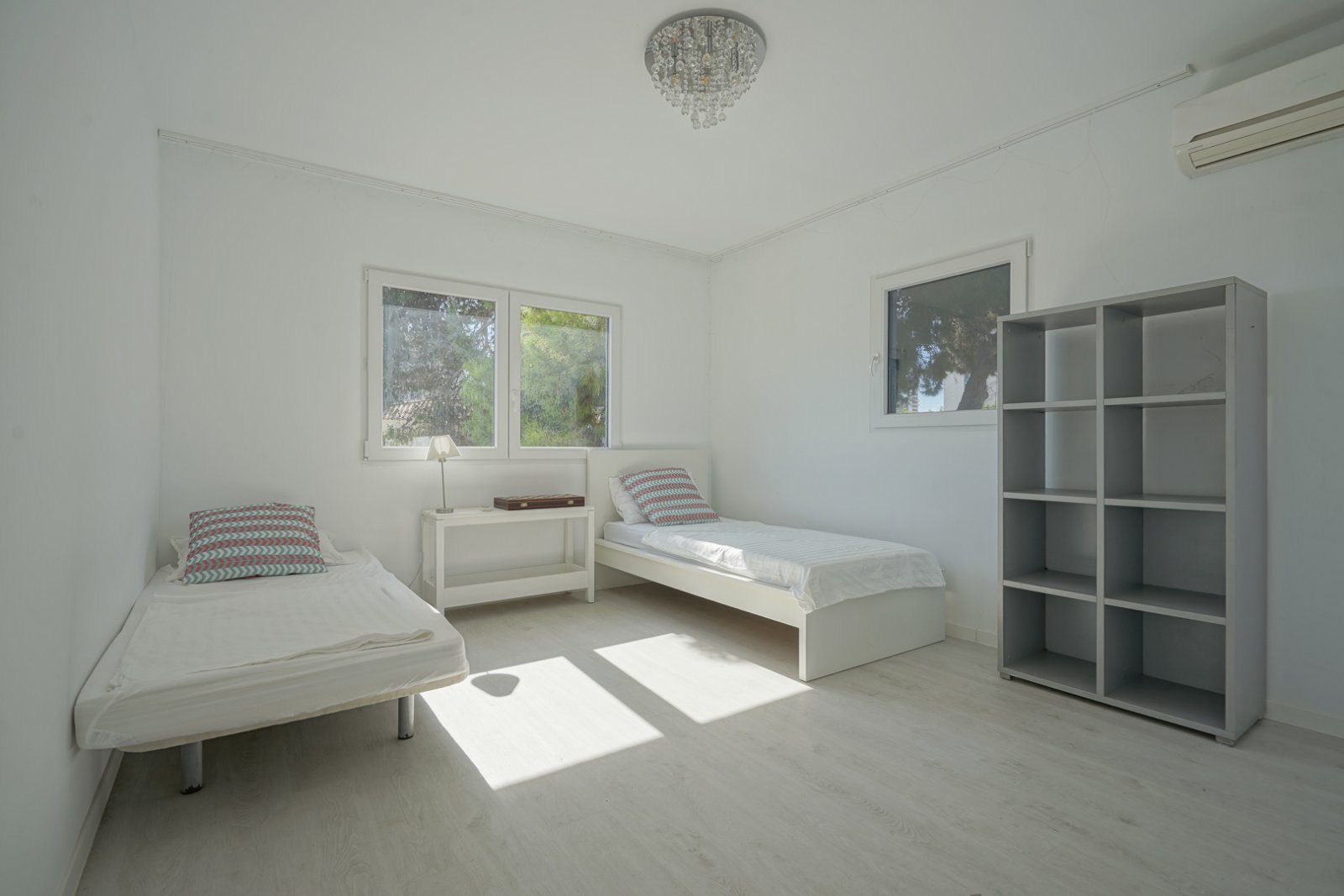 C3XY4574CAL Renovierte Villa mit 5 Schlafzimmern zu verkaufen, 500 m vom Strand und Zentrum von Calpe entfernt