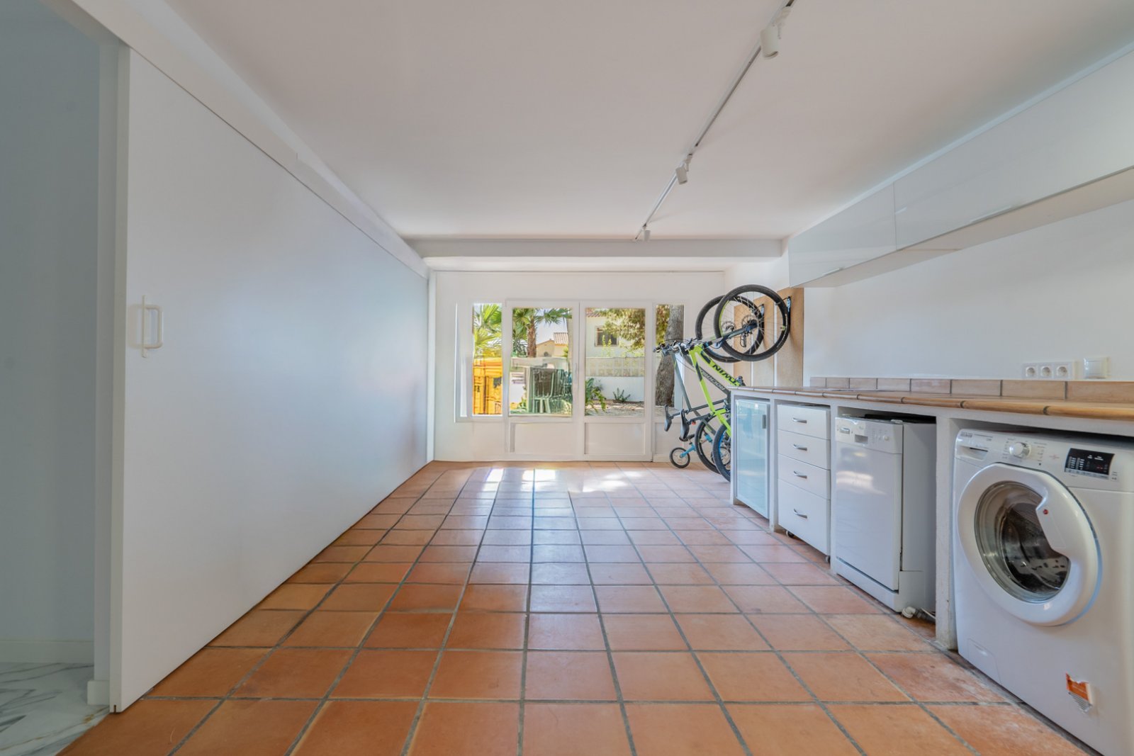 C3XY4574CAL Renovierte Villa mit 5 Schlafzimmern zu verkaufen, 500 m vom Strand und Zentrum von Calpe entfernt