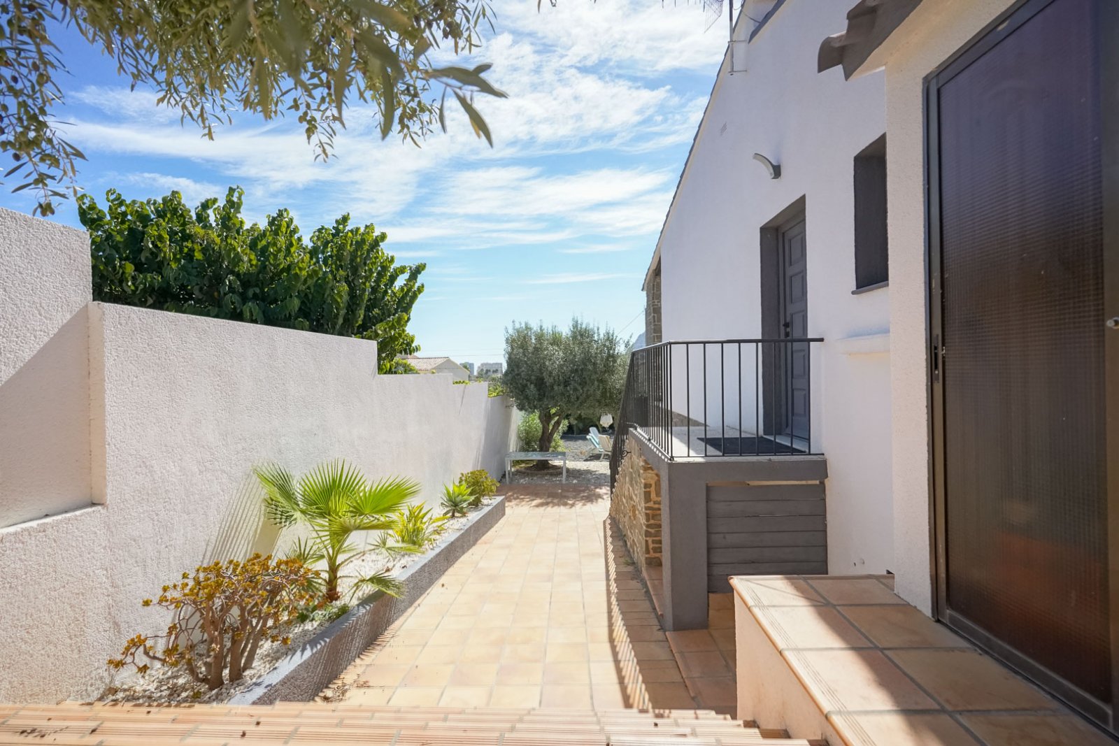 C3XY4574CAL Renovierte Villa mit 5 Schlafzimmern zu verkaufen, 500 m vom Strand und Zentrum von Calpe entfernt