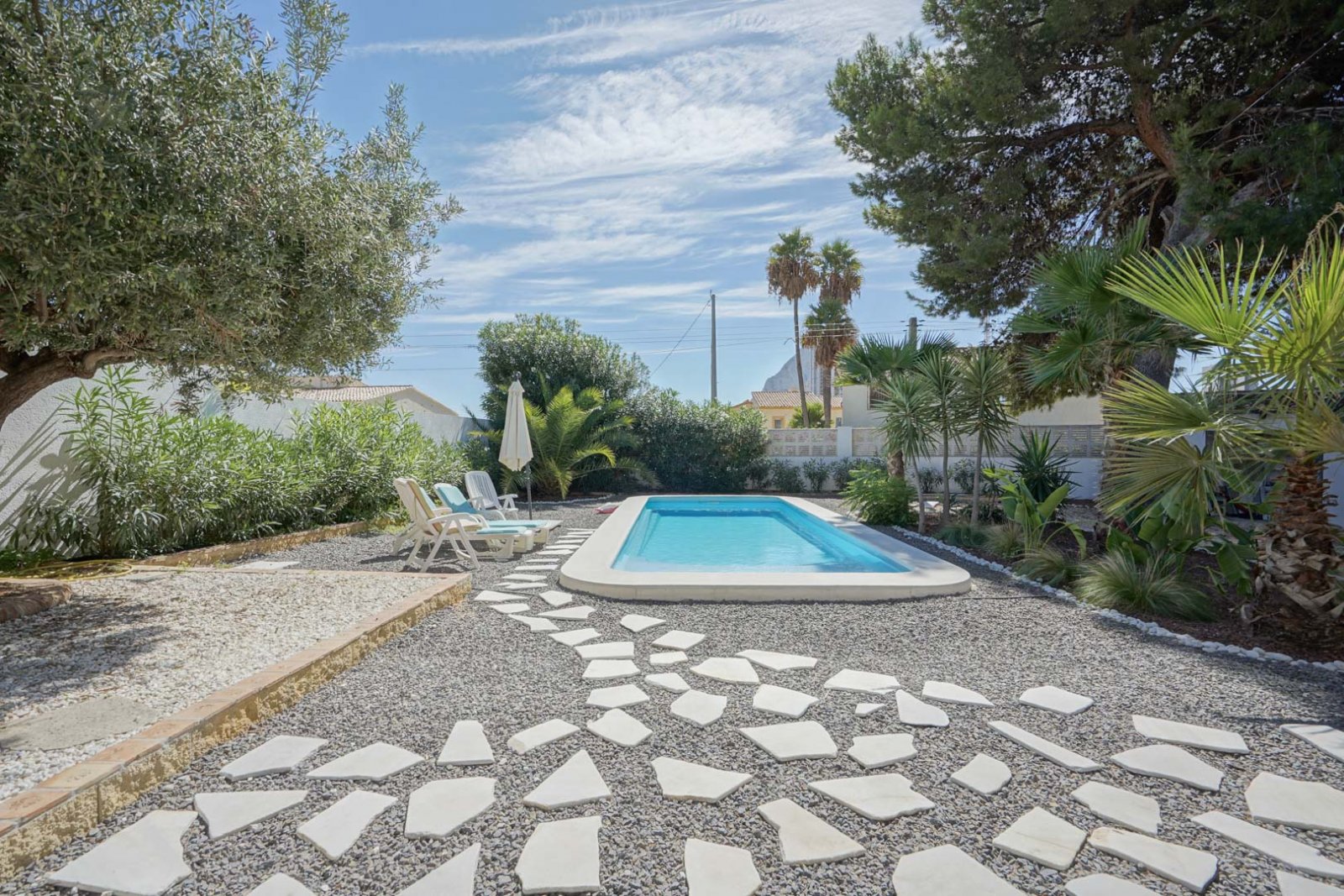 C3XY4574CAL Renovierte Villa mit 5 Schlafzimmern zu verkaufen, 500 m vom Strand und Zentrum von Calpe entfernt