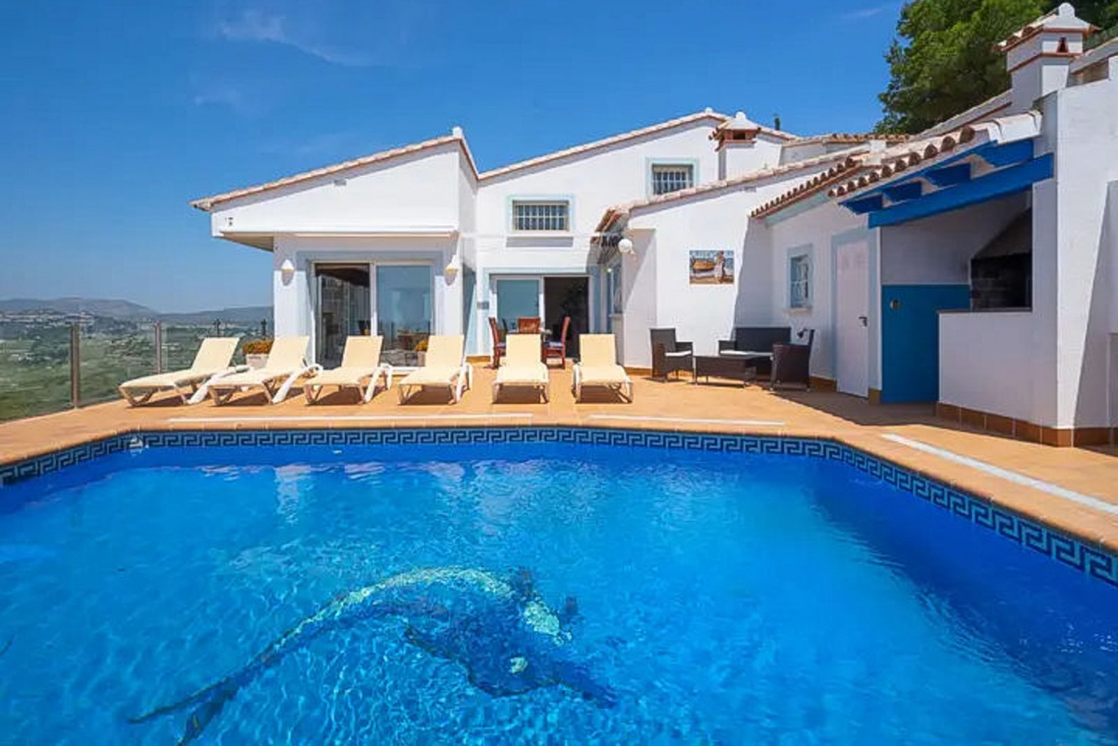 9001MOR Villa mit Pool und Meerblick in Moraira zu verkaufen.