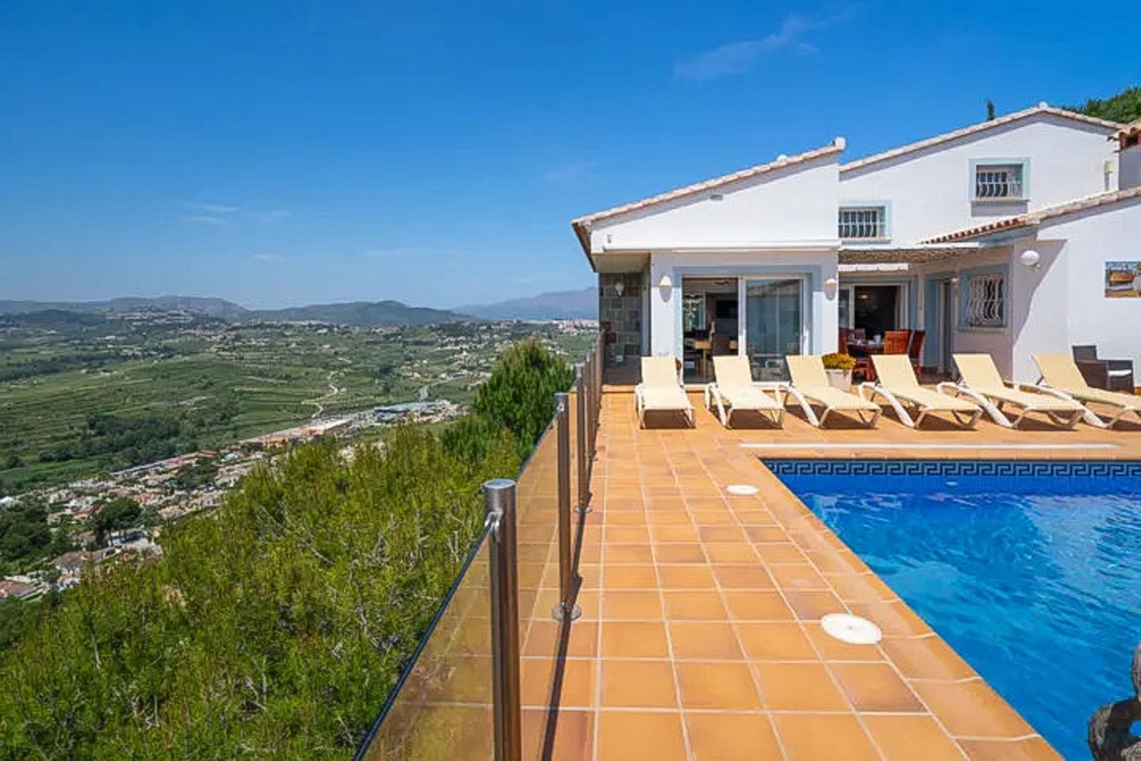 9001MOR Villa mit Pool und Meerblick in Moraira zu verkaufen.