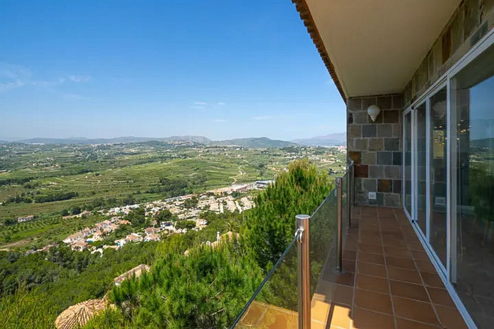 9001MOR Villa mit Pool und Meerblick in Moraira zu verkaufen.