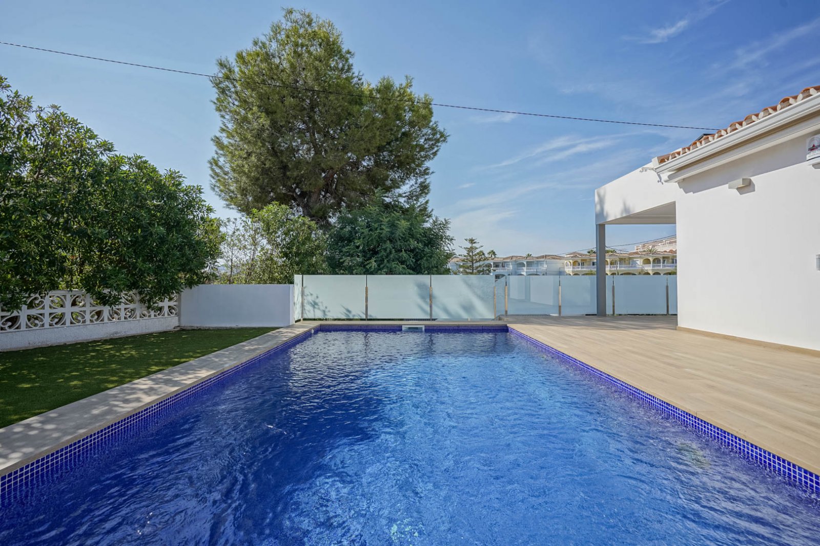 C4XY4581BEN Moderne Villa zum Verkauf in La Fustera Benissa