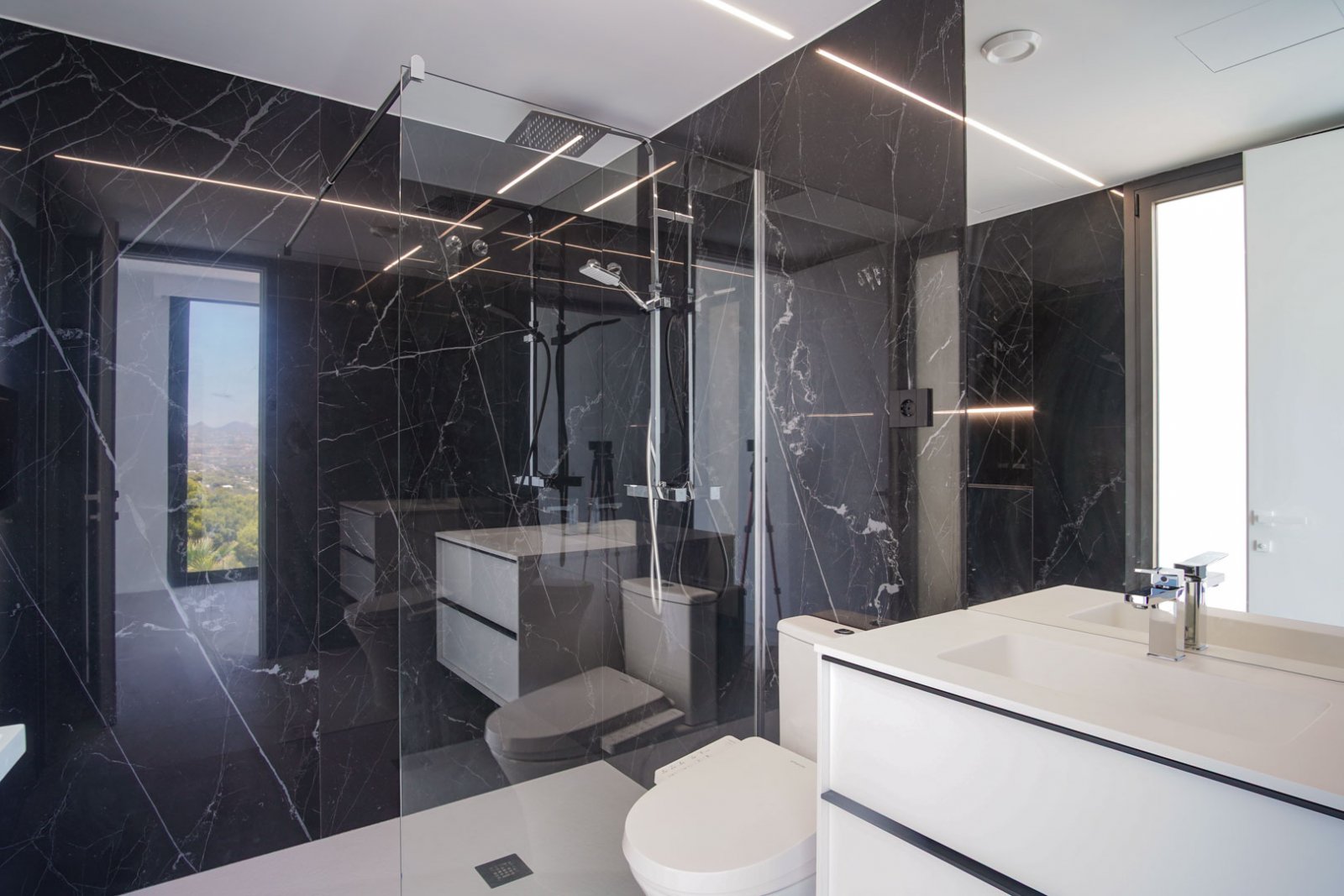 8283ALT Moderne Villa mit Panoramablick auf das Meer in Altea Hills zu verkaufen.