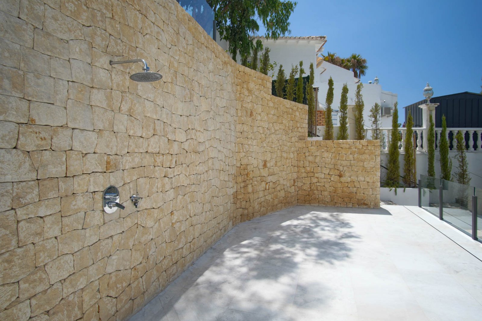 8283ALT Moderne Villa mit Panoramablick auf das Meer in Altea Hills zu verkaufen.