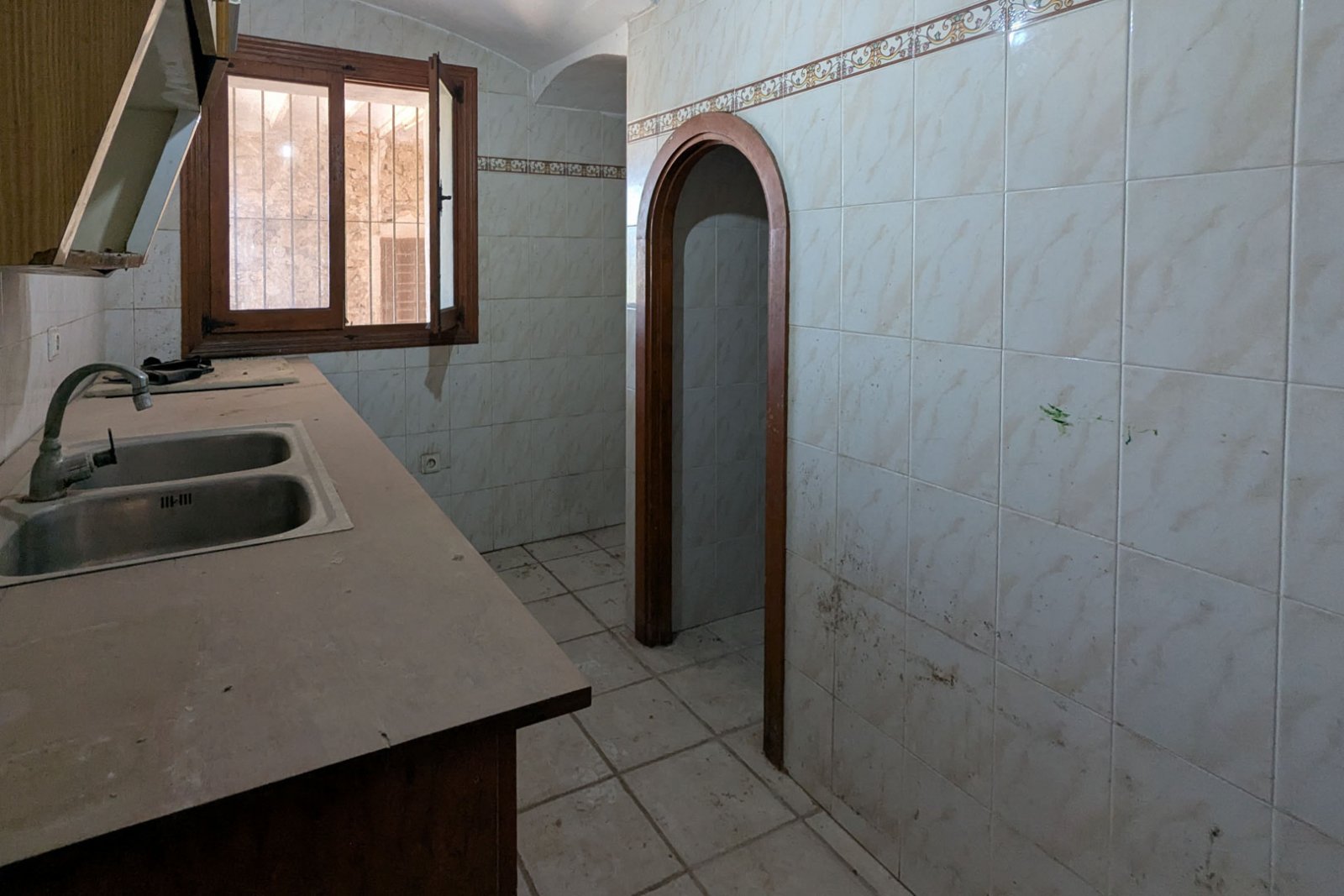 8307TEL Rustikales Doppelhaus zum Renovieren mit großem Grundstück in Teulada zu verkaufen.