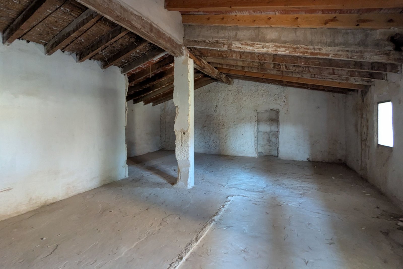 8307TEL Rustikales Doppelhaus zum Renovieren mit großem Grundstück in Teulada zu verkaufen.