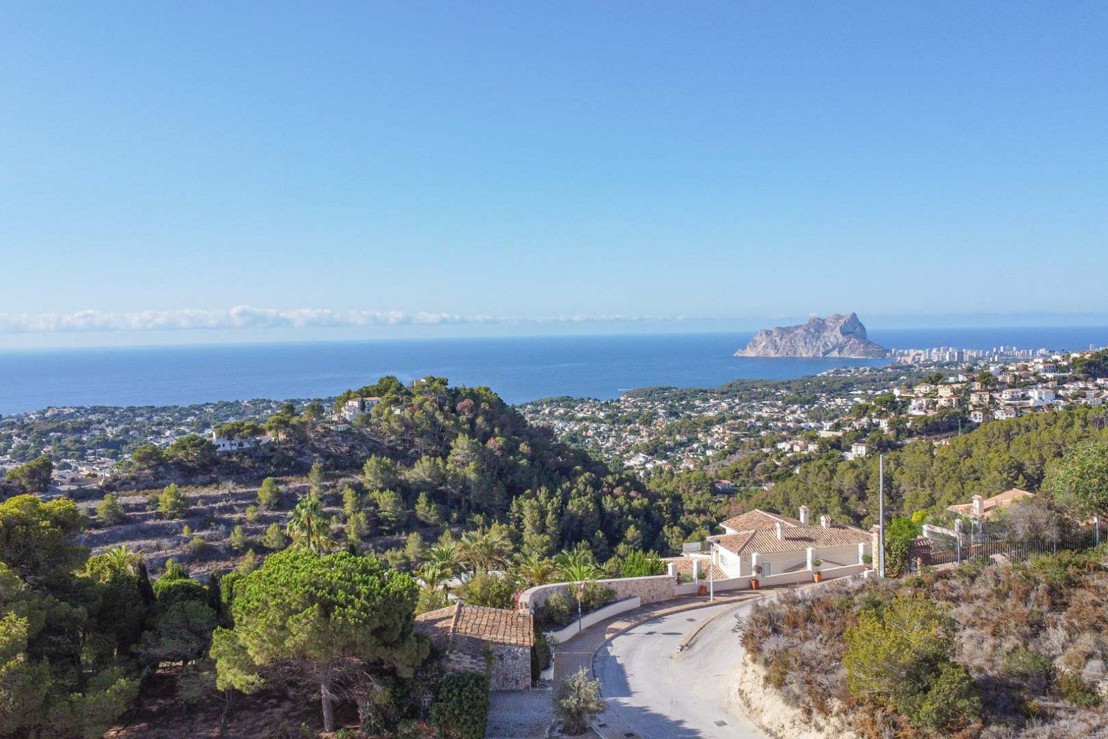 6358MOR Wunderschöne Villa im Ibiza-Stil mit Meerblick im Bau zum Verkauf in Moraira