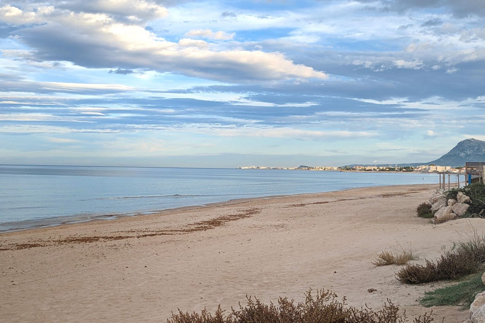 C3XY8042DEN Stadtgrundstück direkt am Strand zum Verkauf in Dénia