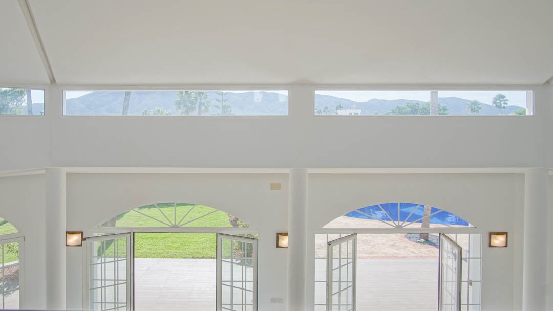 7030ALF Neue architektonische Villa im Kolonialstil zu verkaufen in Alfaz del Pi Alicante