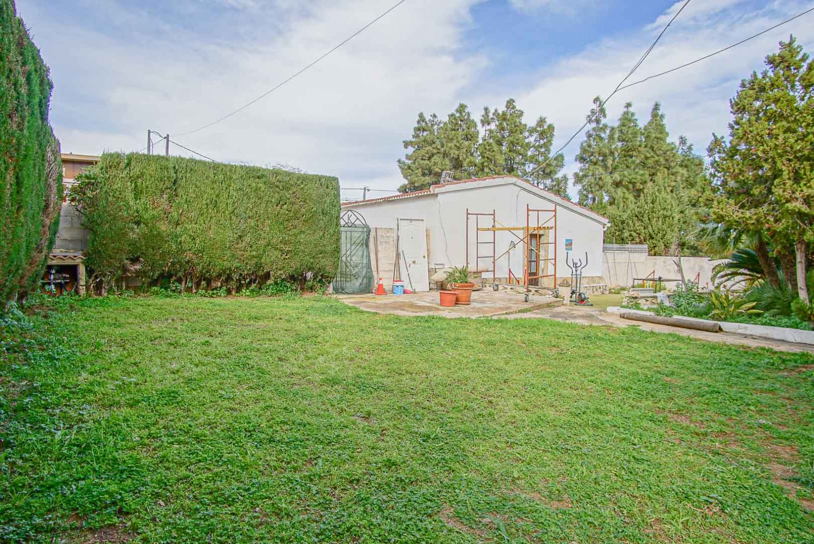 8234DEN Rustikale Villa mit unabhängigen Wohnungen zum Verkauf in Denia, mit Blick auf das Meer, die Berge und die Burg.