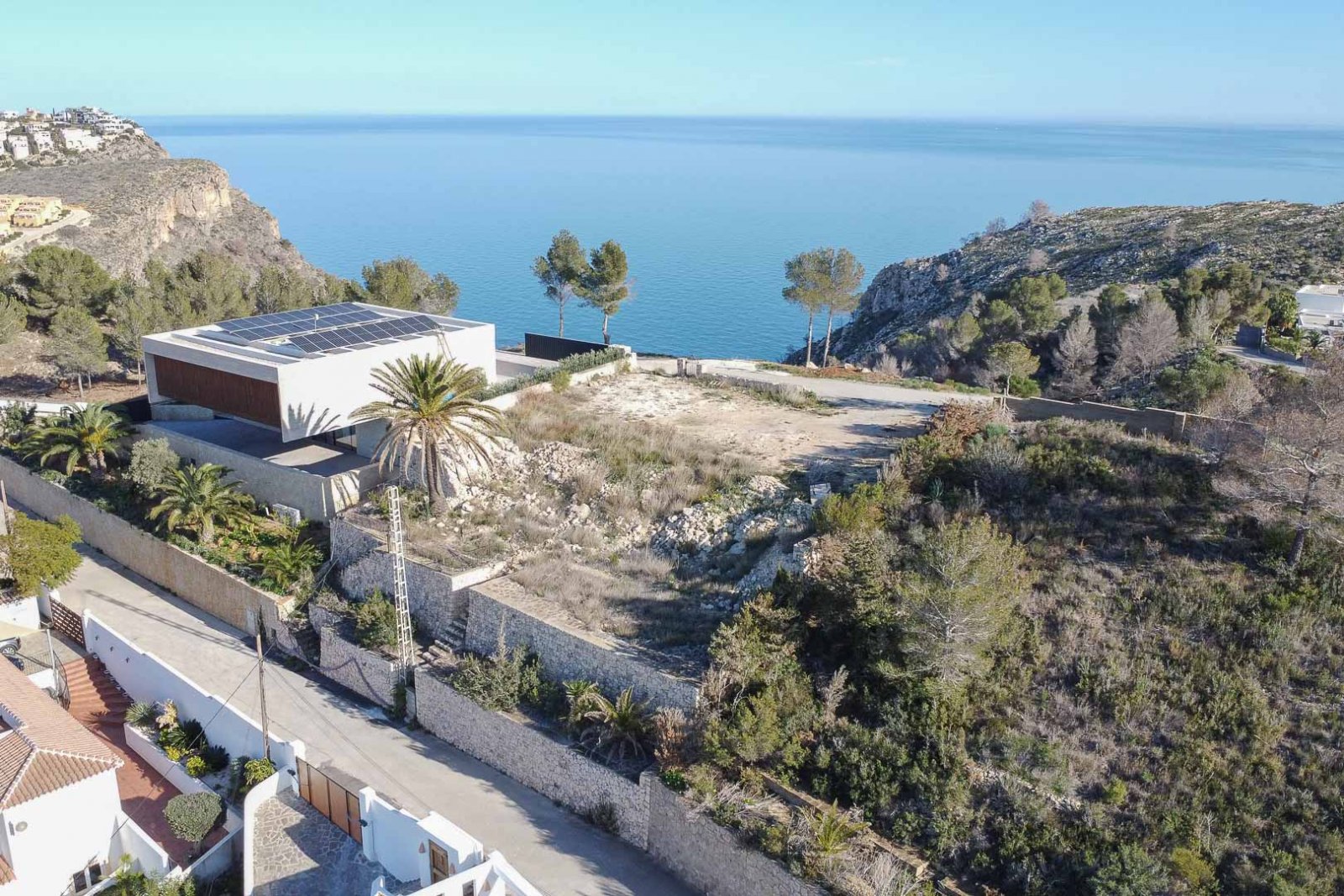 8235MOR Designprojekt mit Baugenehmigung mit Panoramablick auf das Meer und die Berge in Moraira zu verkaufen.