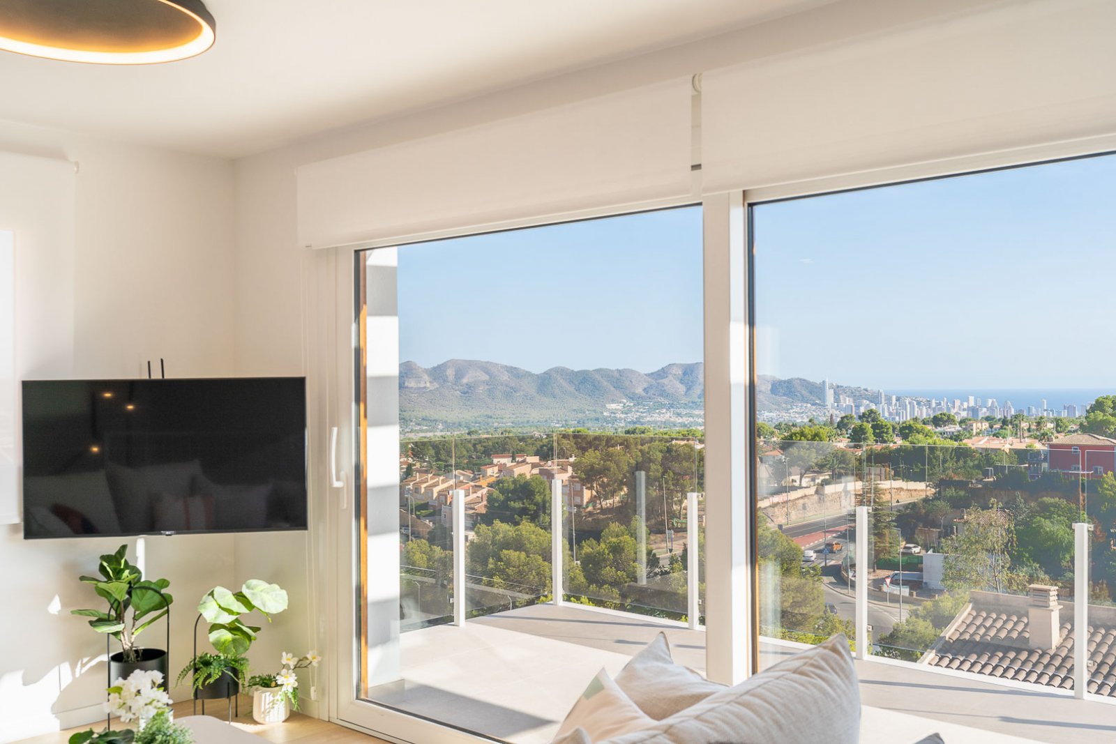 8237NUC Neubau-Doppelhaushälften mit Panoramablick auf das Meer zum Verkauf in La Nucía.