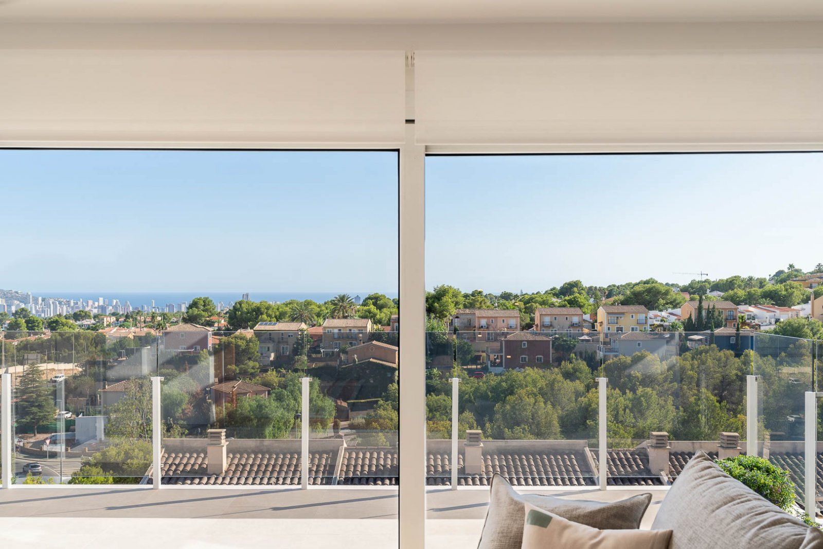 8237NUC Neubau-Doppelhaushälften mit Panoramablick auf das Meer zum Verkauf in La Nucía.