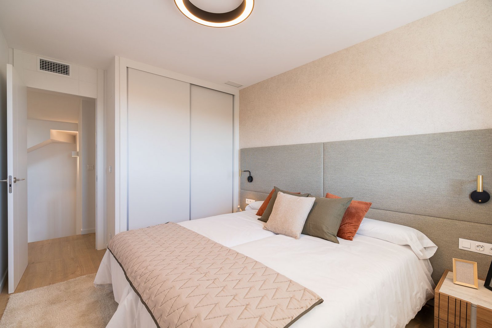 8237NUC Neubau-Doppelhaushälften mit Panoramablick auf das Meer zum Verkauf in La Nucía.