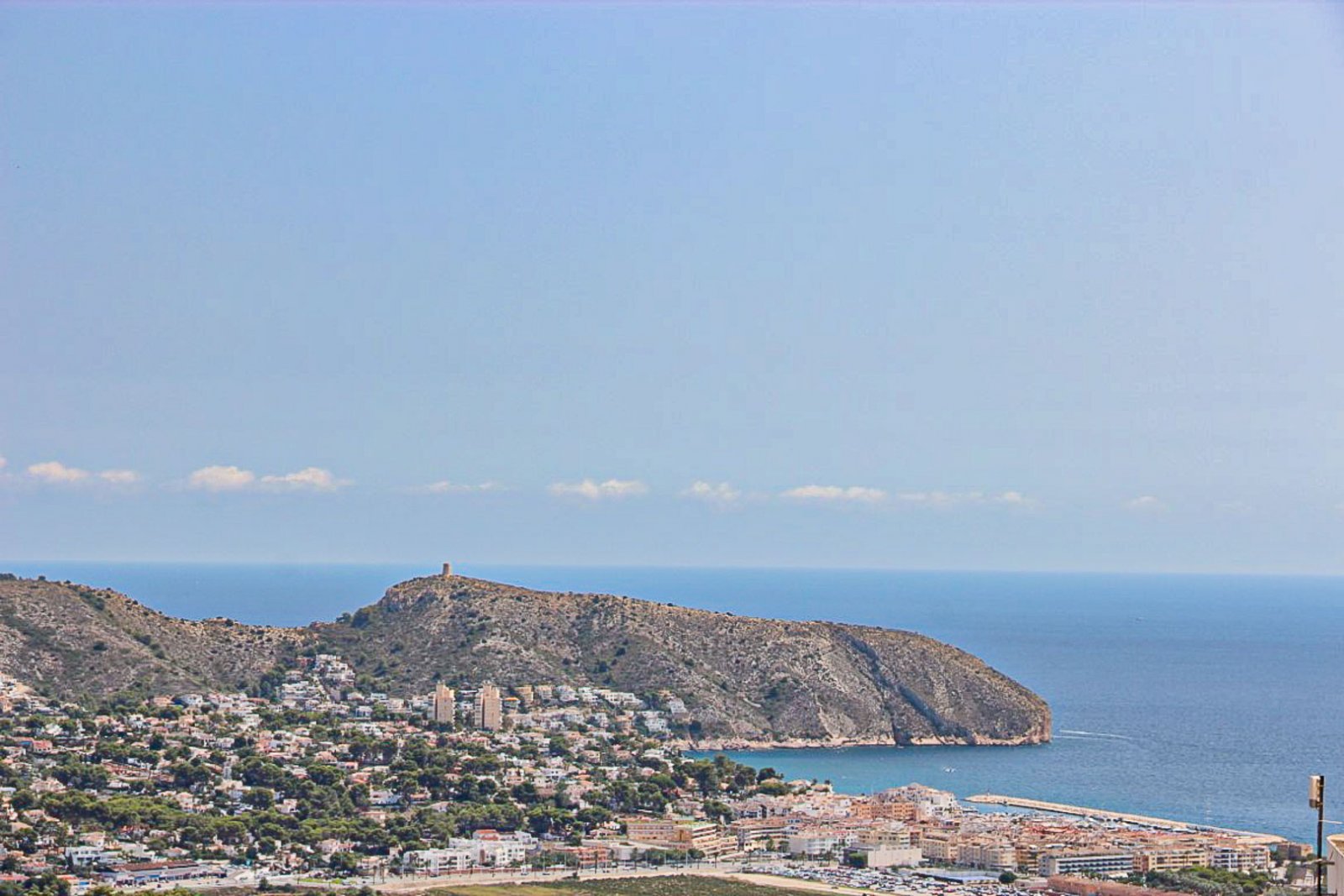 8248MOR Moderne Neubauvilla mit Panoramablick auf das Meer und großer Terrasse, zum Verkauf in Moraira.