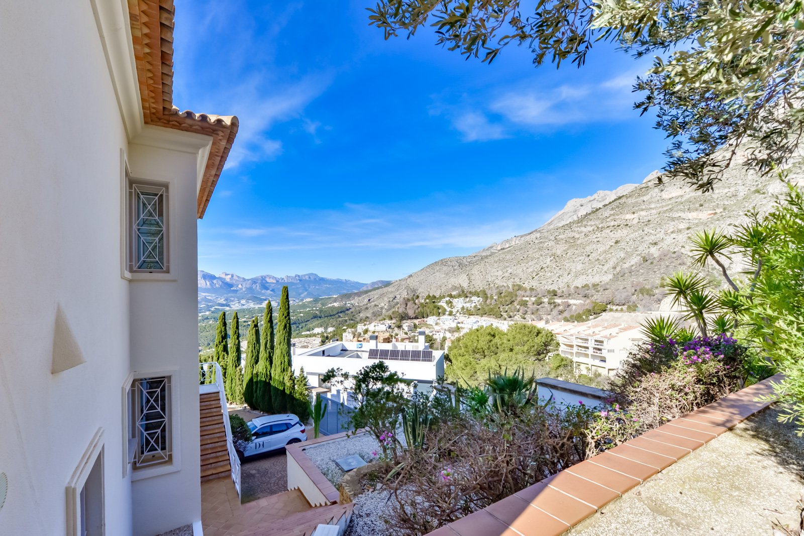 4495ALT Luxuriöse Villa mit Meerblick und geräumigem Gästehaus zum Verkauf in Sierra de Altea4495ALT Luxueuze villa met zeezicht en ruim gastenverblij