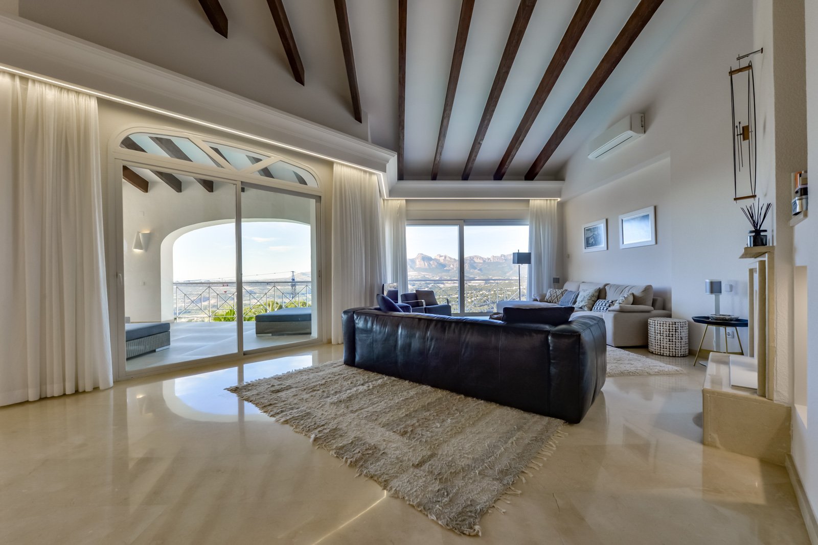 4495ALT Luxuriöse Villa mit Meerblick und geräumigem Gästehaus zum Verkauf in Sierra de Altea4495ALT Luxueuze villa met zeezicht en ruim gastenverblij