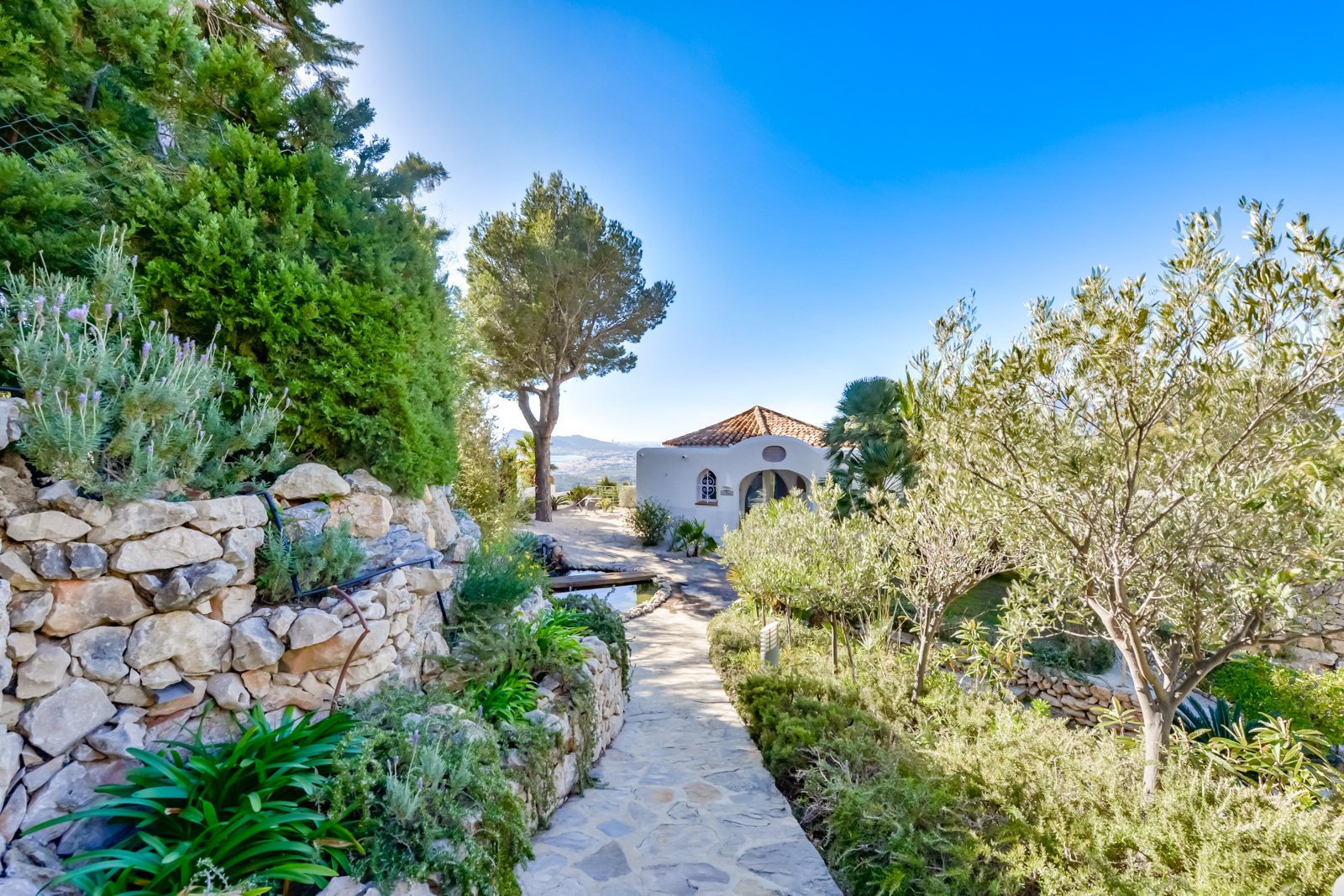 4495ALT Luxuriöse Villa mit Meerblick und geräumigem Gästehaus zum Verkauf in Sierra de Altea4495ALT Luxueuze villa met zeezicht en ruim gastenverblij