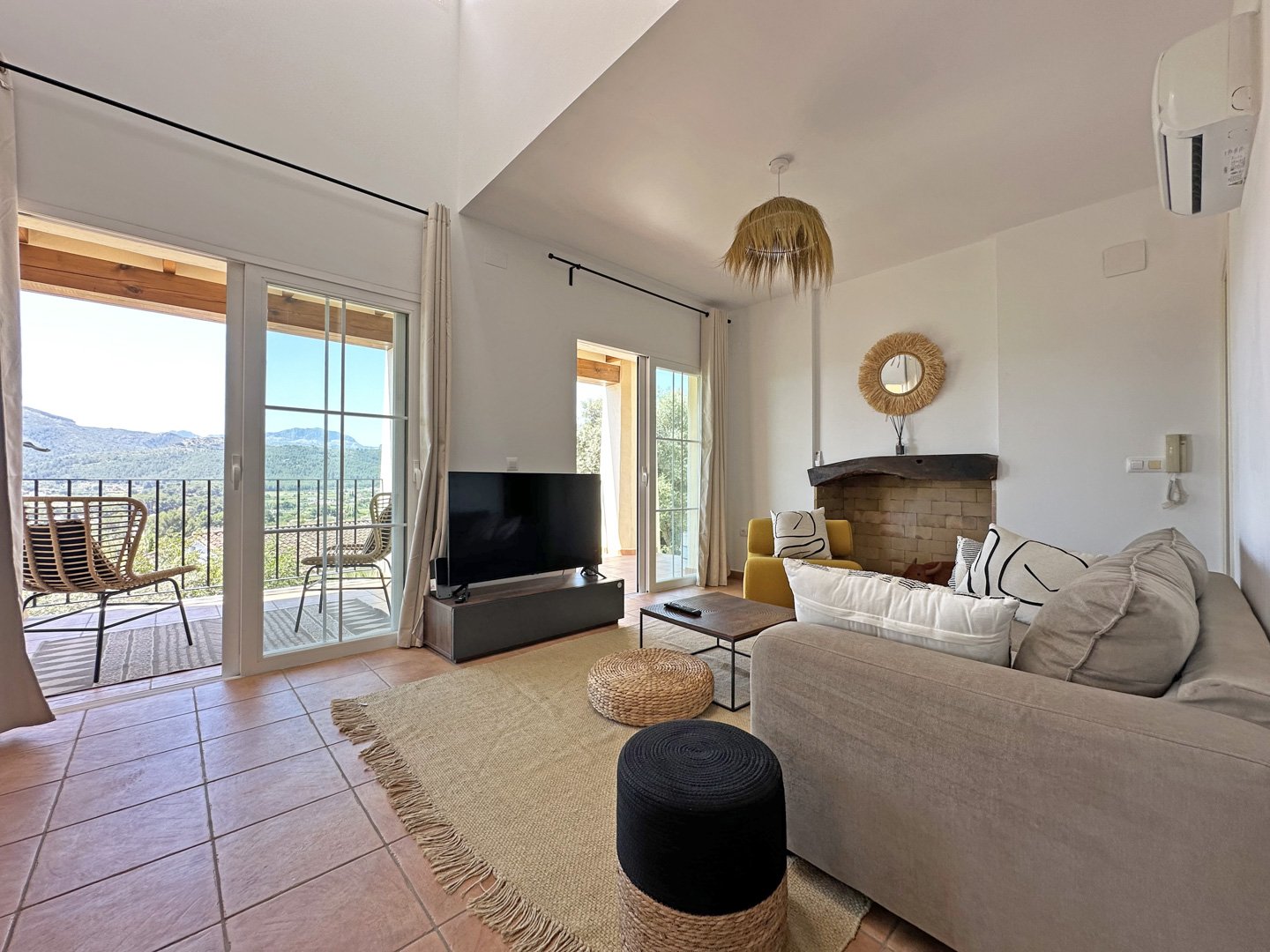 C4XY4536JAL Renovierte Villa zum Verkauf mit Panoramablick auf das Tal im Valle del Paraíso