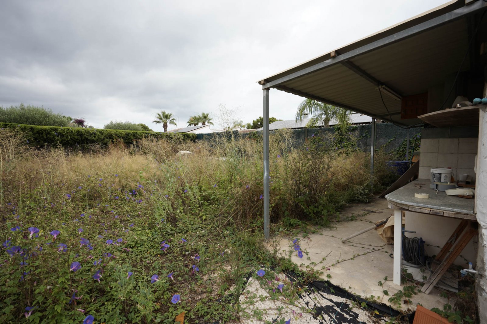 4544JAV Grundstück von 2600 m2 mit Haus zu verkaufen nur wenige Gehminuten vom Sandstrand in Jávea entfernt