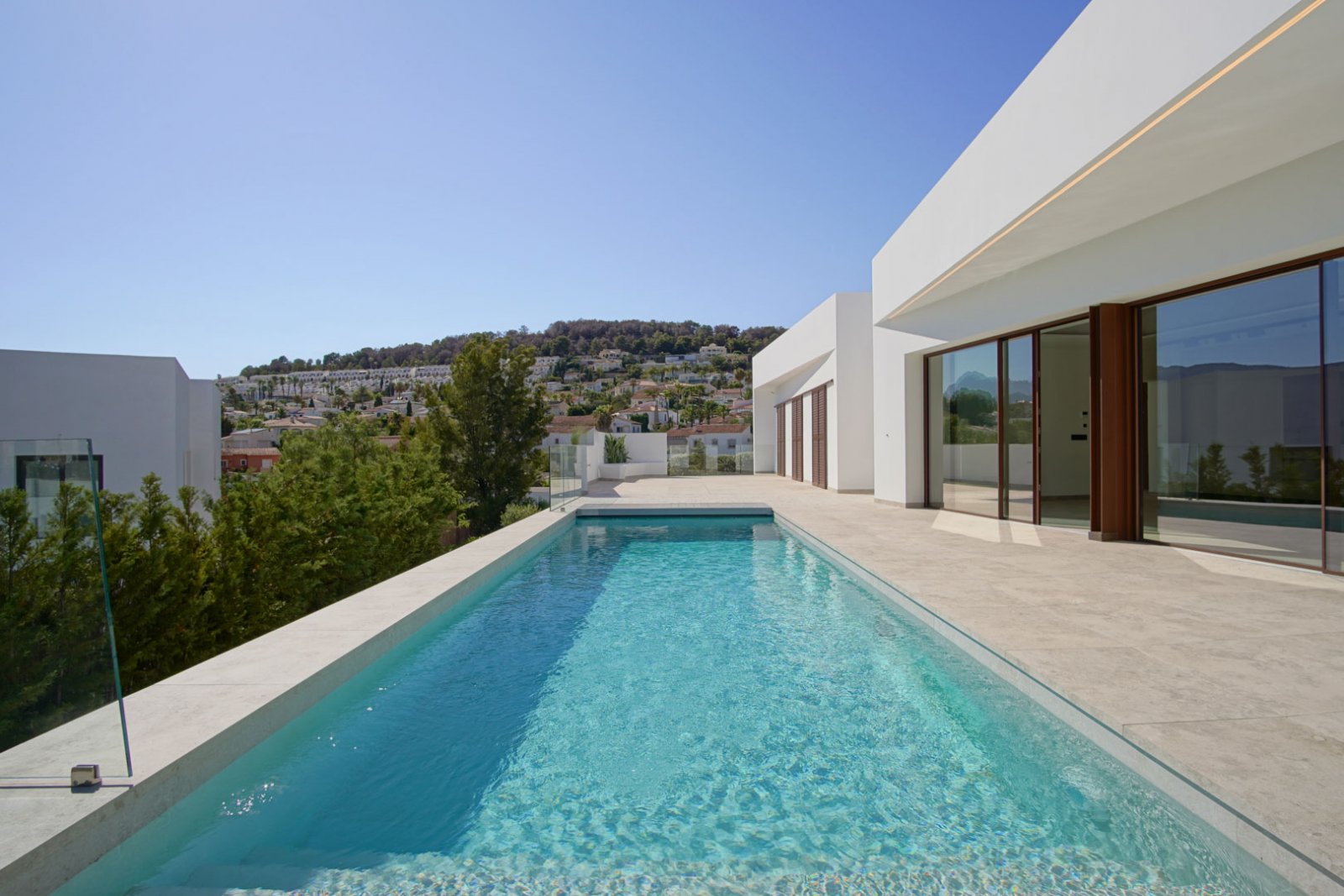 8280BEN Moderne Villa mit teilweisem Meerblick zum Verkauf in Benissa.