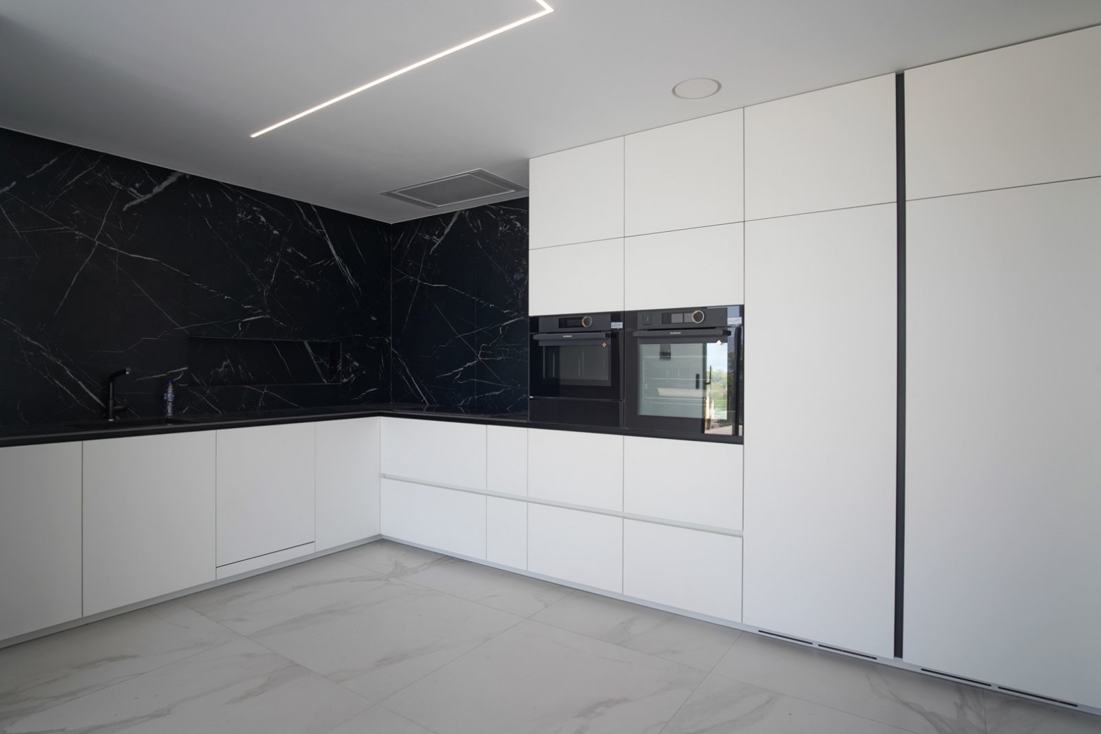 8283ALT Moderne Villa mit Panoramablick auf das Meer in Altea Hills zu verkaufen.