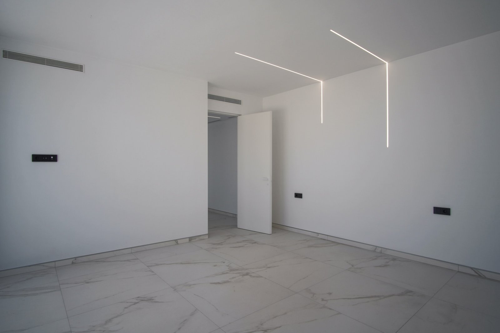 8283ALT Moderne Villa mit Panoramablick auf das Meer in Altea Hills zu verkaufen.