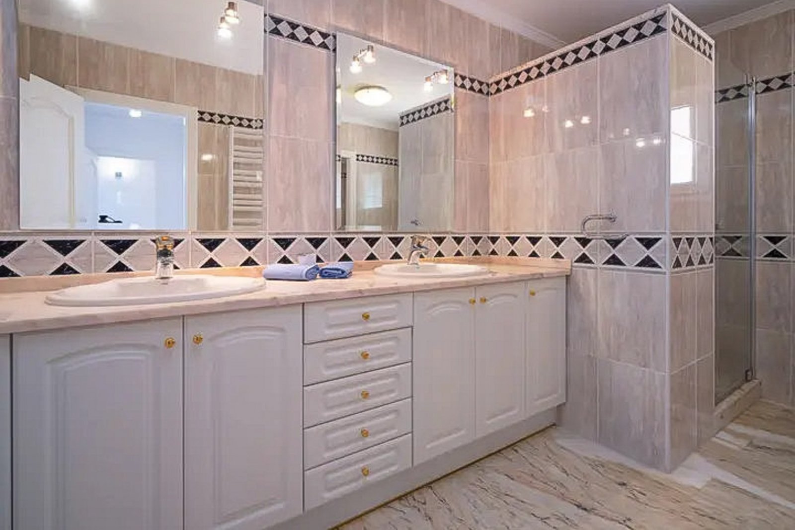 9001MOR Villa mit Pool und Meerblick in Moraira zu verkaufen.