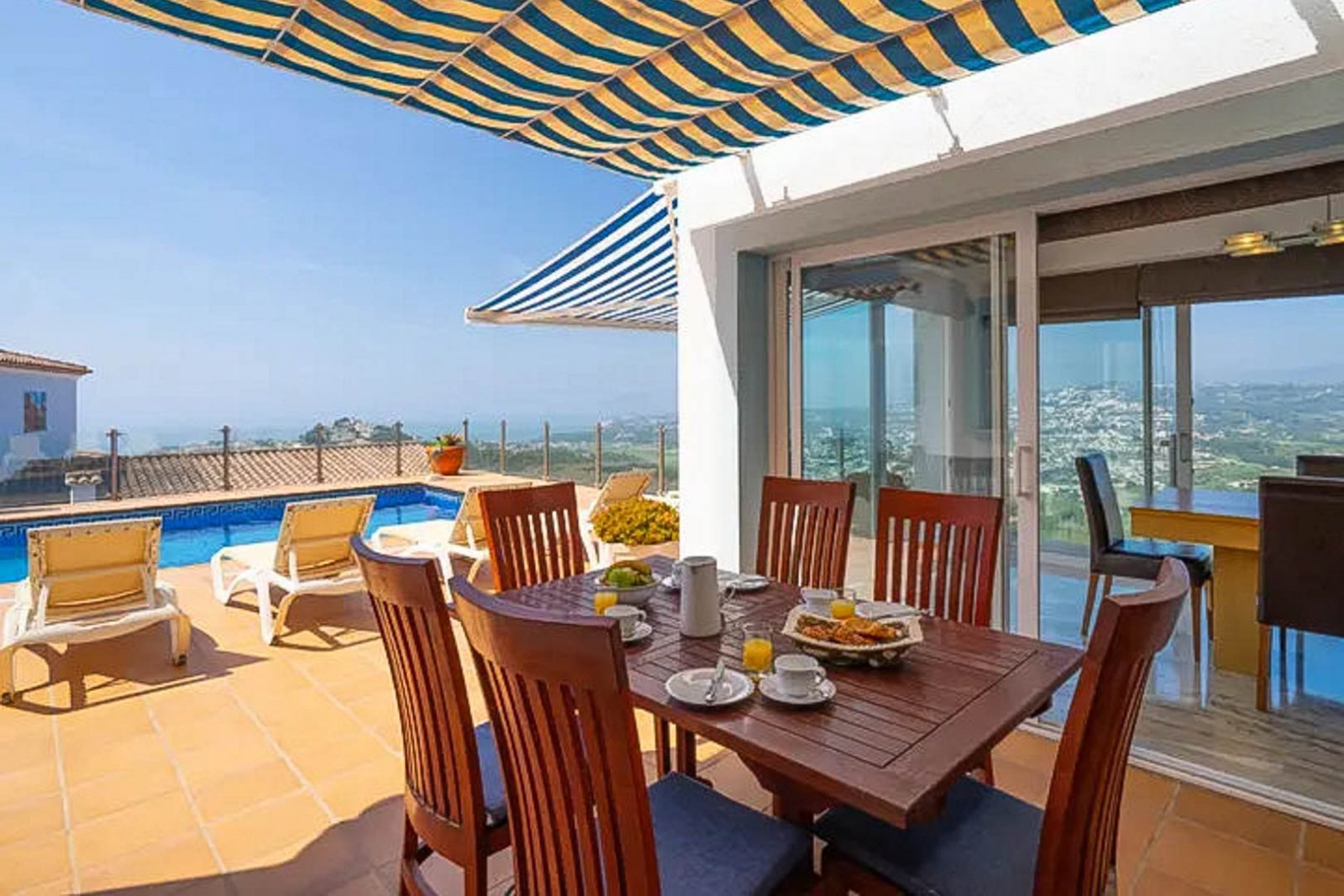 9001MOR Villa mit Pool und Meerblick in Moraira zu verkaufen.