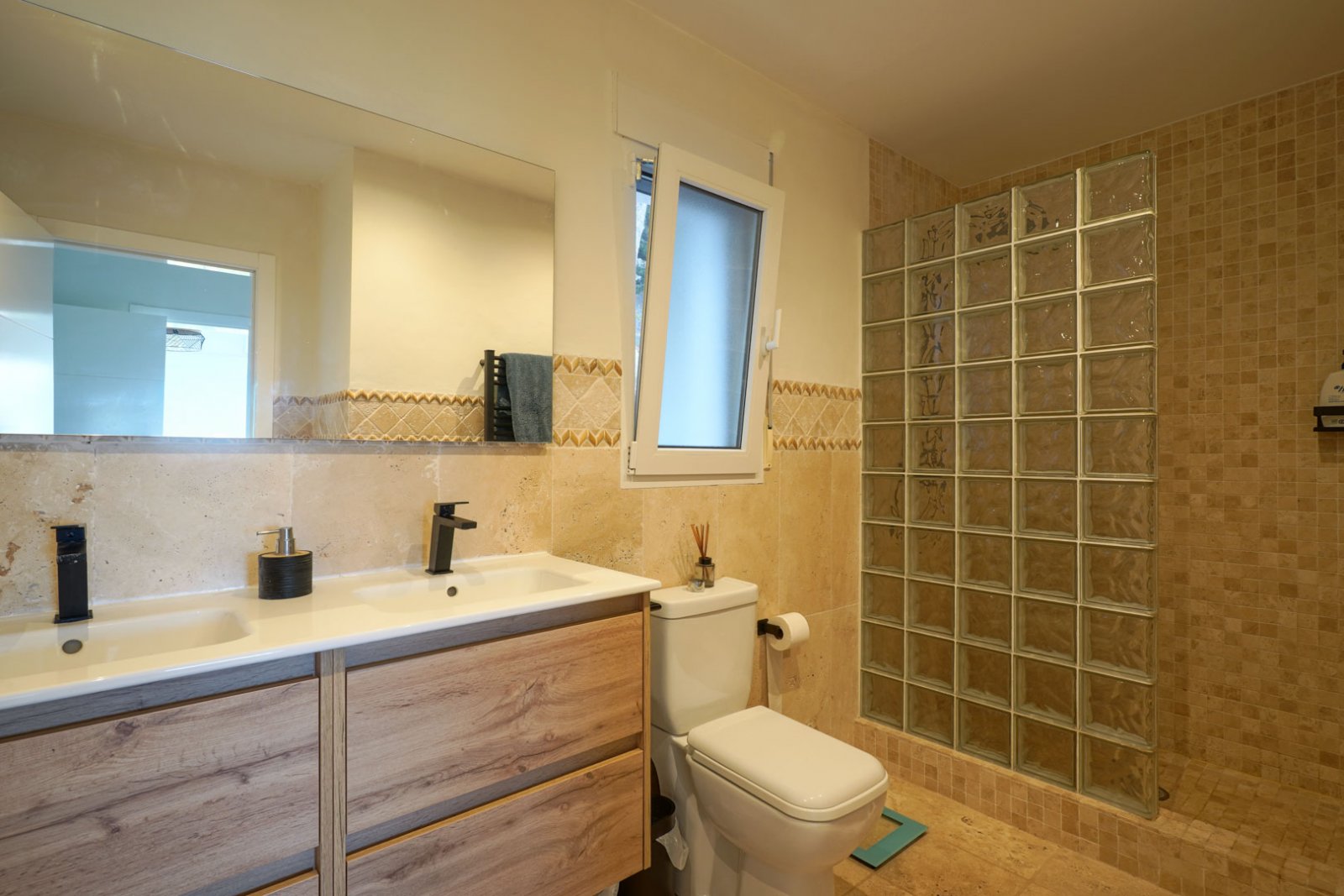 C4XY8309SEL Mediterrane Villa mit Panoramablick auf das Meer zum Verkauf in La Sella, Pedreguer.