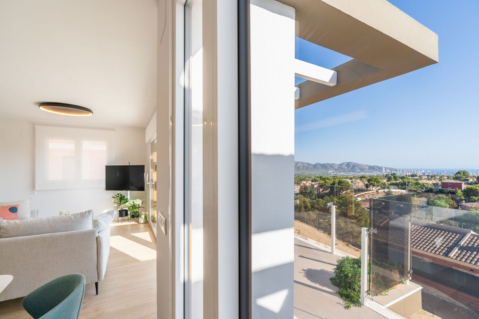 8237NUC Neubau-Doppelhaushälften mit Panoramablick auf das Meer zum Verkauf in La Nucía.